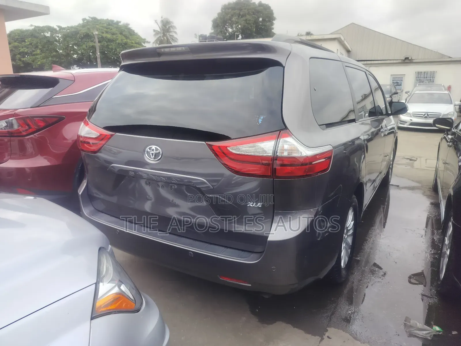 Toyota Sienna XLE Premium AWD (3.5L 6cyl 8A) 2018 Gray