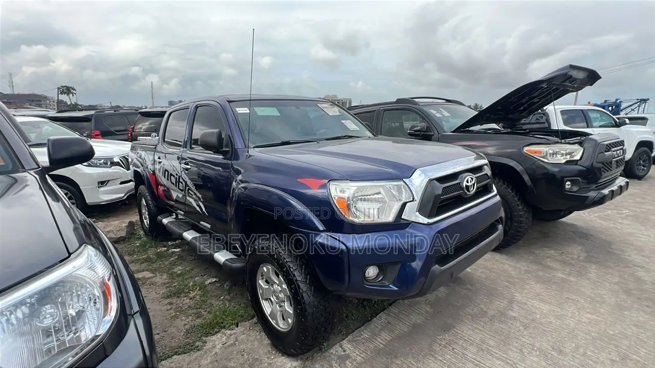 Toyota Tacoma V6 4dr Double Cab 4WD 5.0 ft. SB (4.0L 6cyl 6M) 2015 Blue