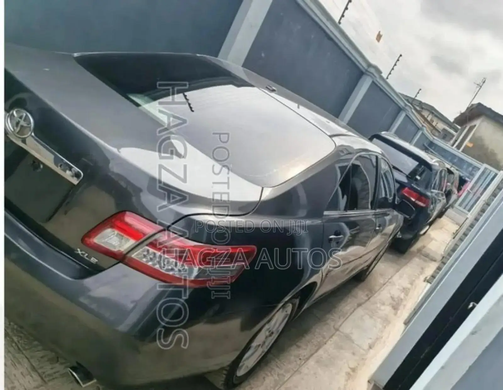 Toyota Camry XLE 4dr Sedan (2.5L 4cyl 6AM) 2010 Gray