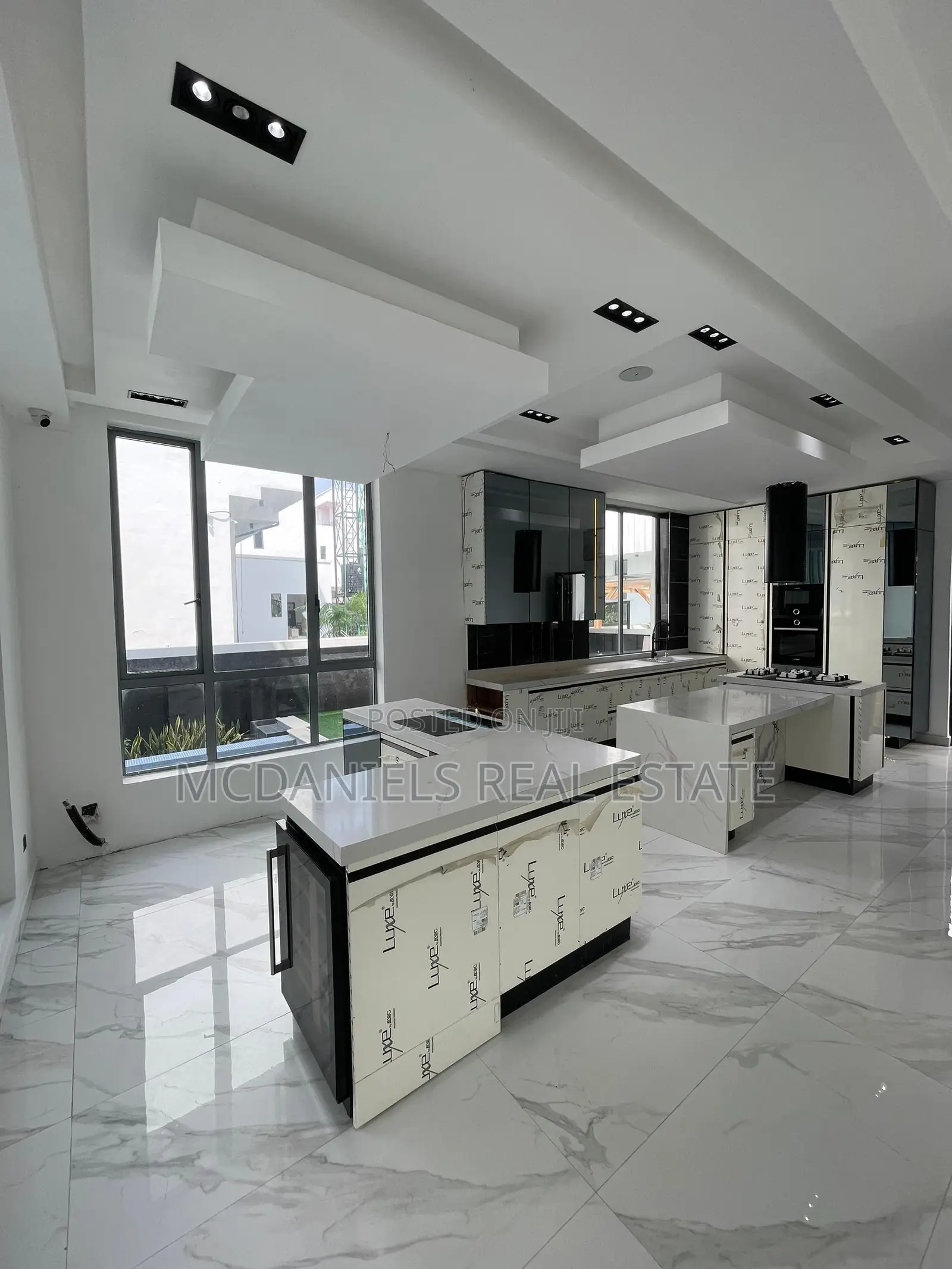 Furnished 5bdrm Duplex in Osapa london for sale