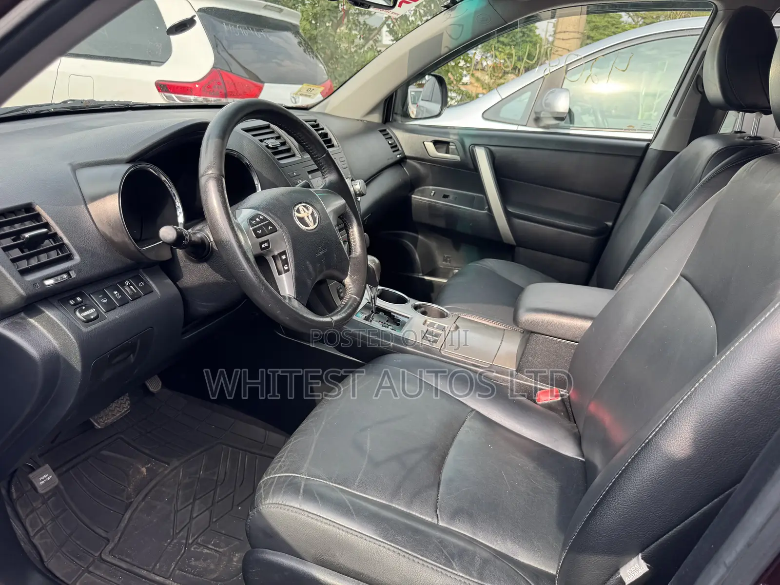 Toyota Highlander SE 2012 Brown