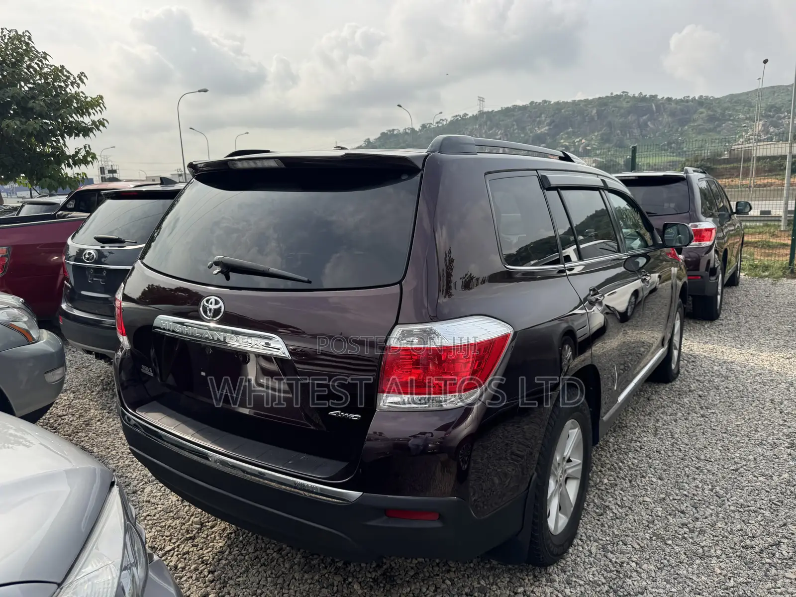 Toyota Highlander SE 2012 Brown