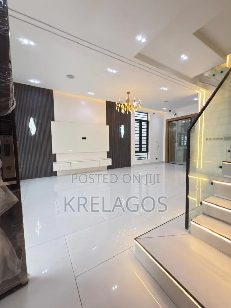 4bdrm Duplex in Orchid, Chevron for sale