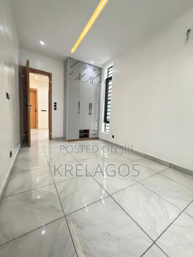 4bdrm Duplex in Orchid, Chevron for sale