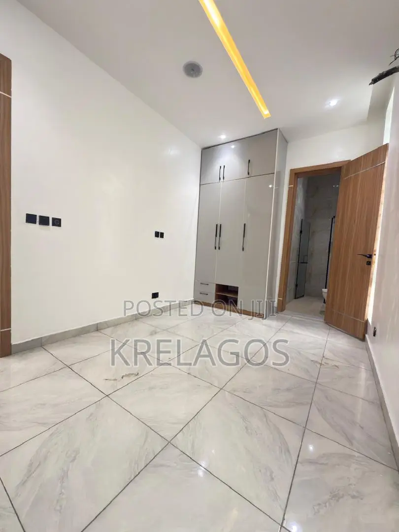 4bdrm Duplex in Orchid, Chevron for sale
