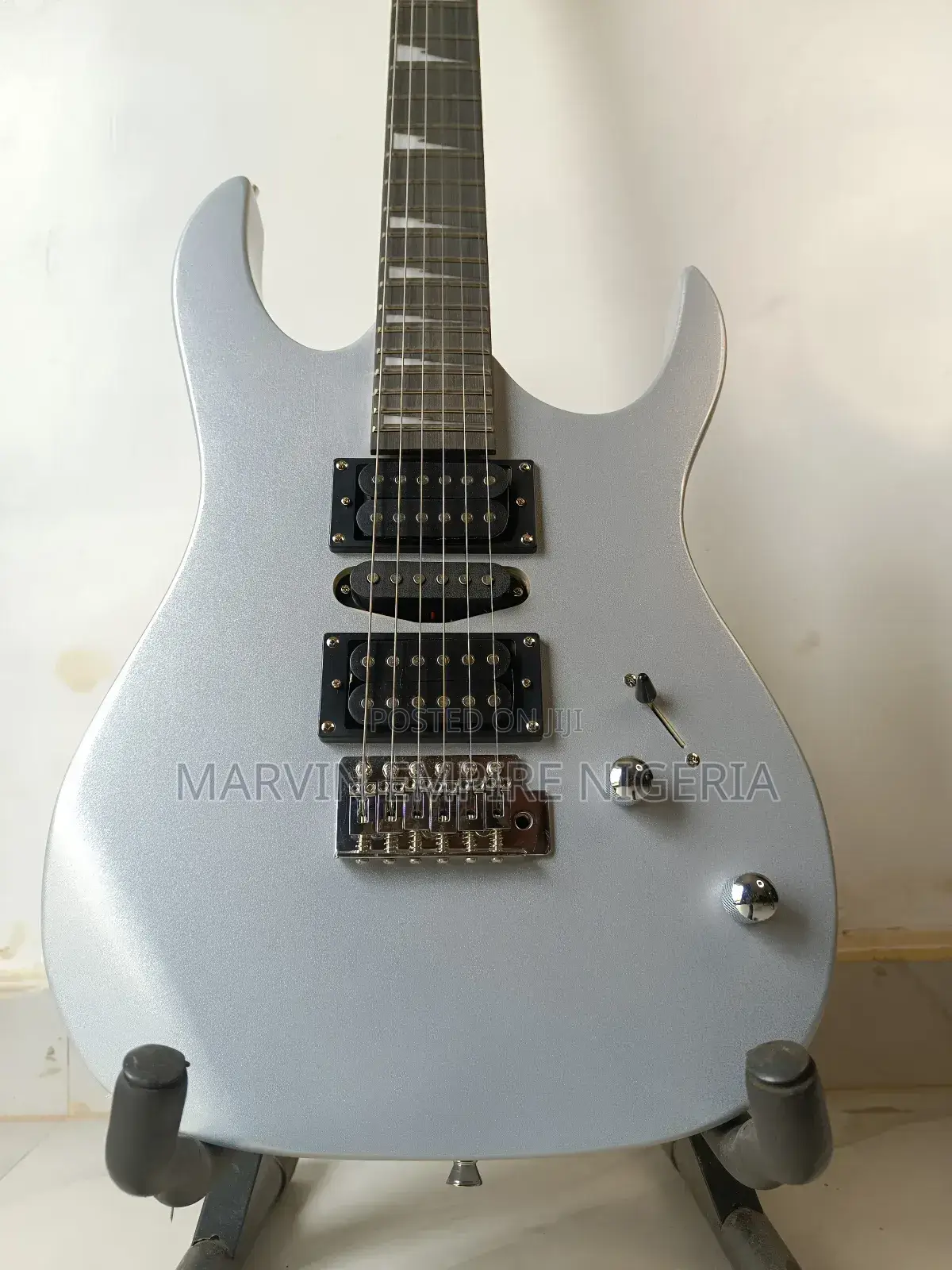 Ibanez Electric Guitar Silver Grg170dx With Strap, Cord, Bar