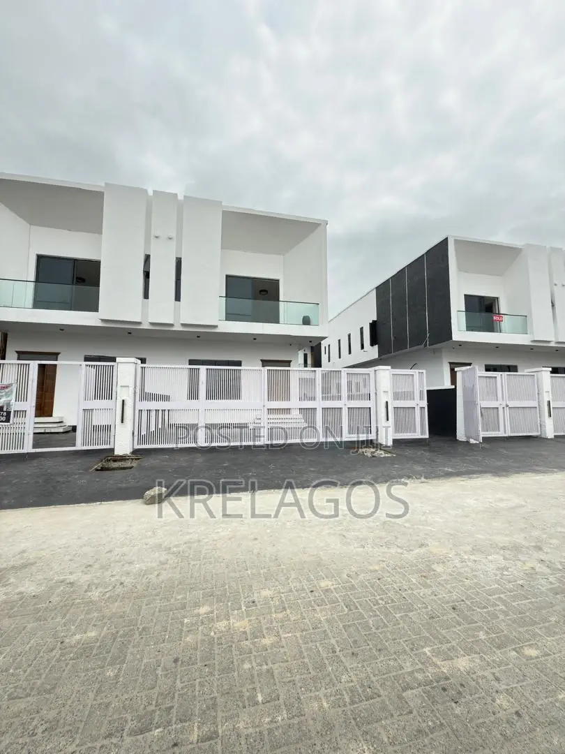 4bdrm Duplex in Orchid, Chevron for sale
