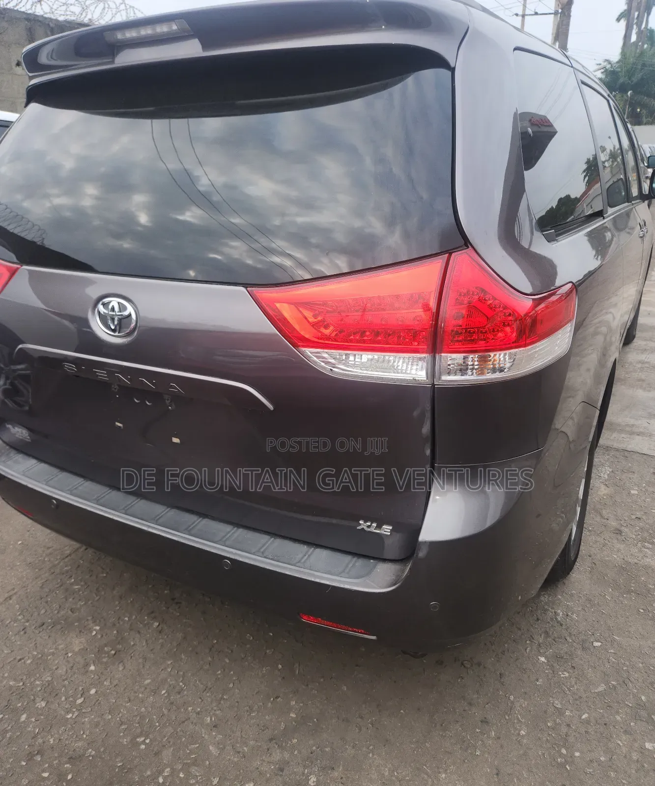 Toyota Sienna XLE 8 Passenger 2011 Gray