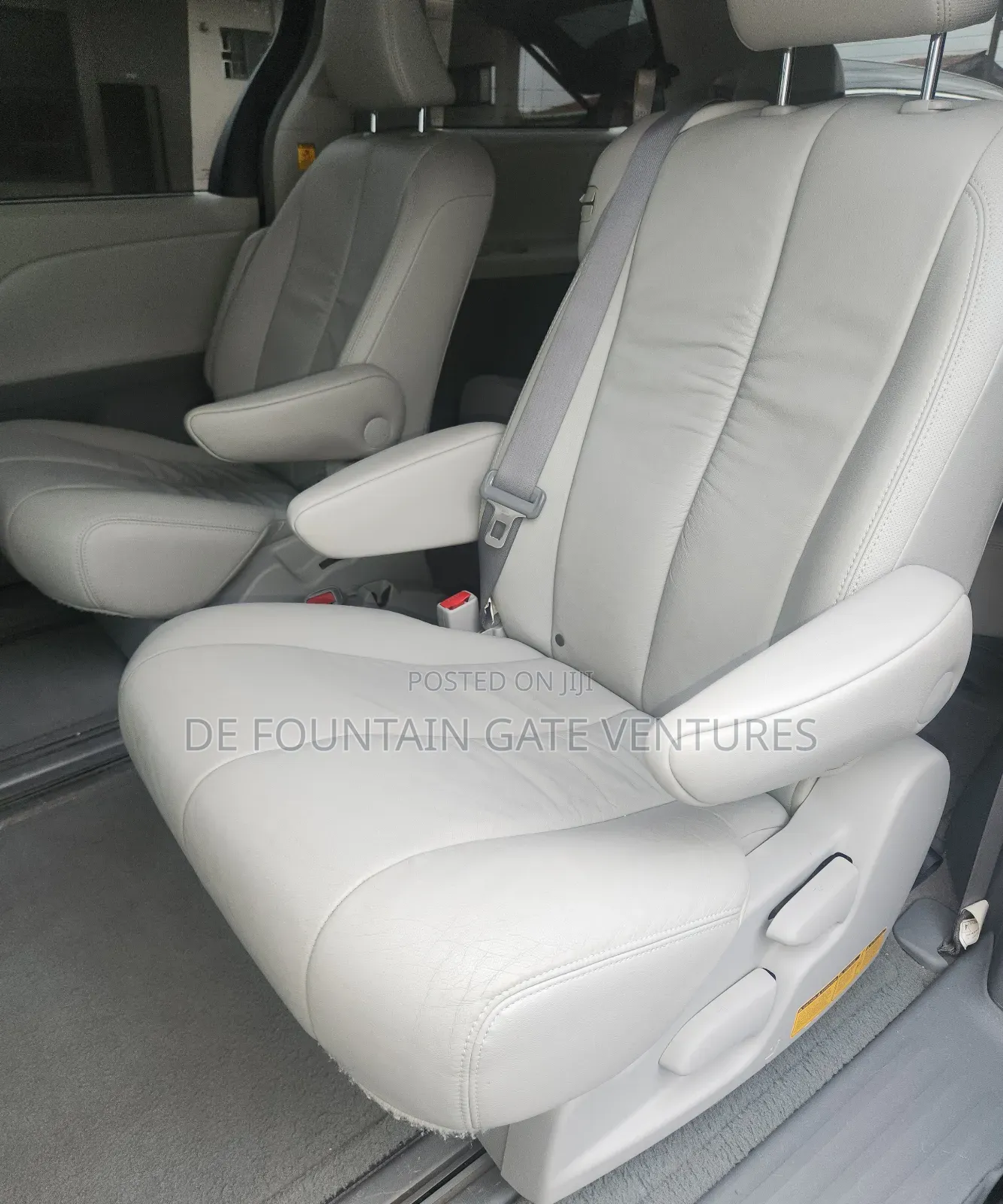 Toyota Sienna XLE 8 Passenger 2011 Gray