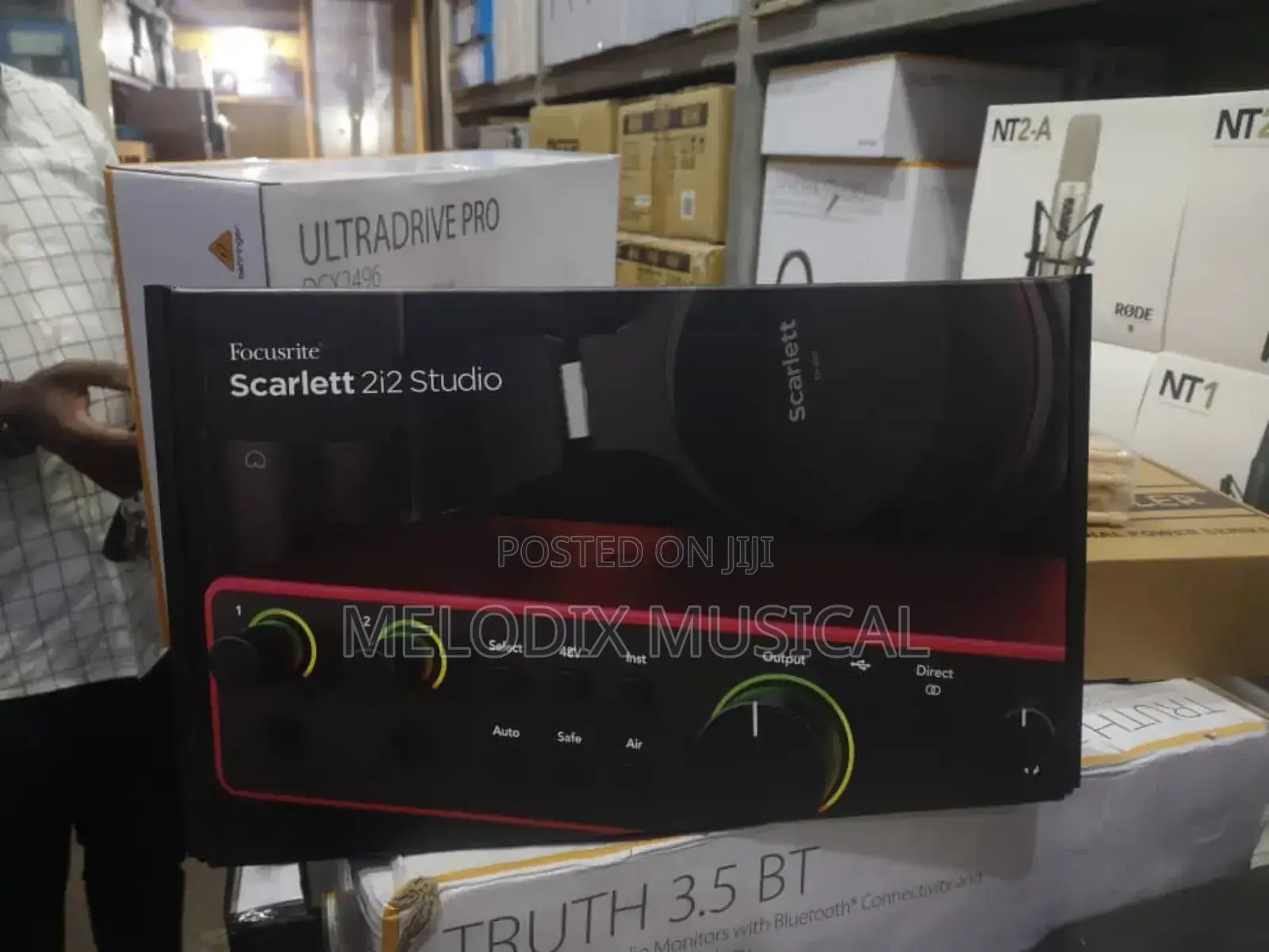 Focusrite 2i2 4th Gen. Studio Bundle