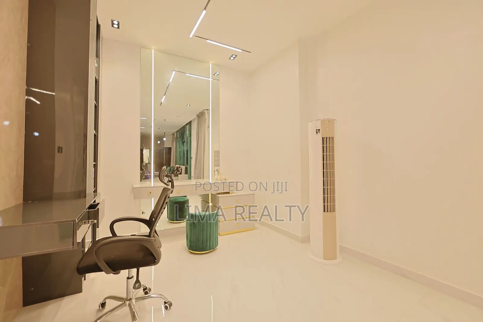 5 Bed With Cinema, Self Compound With Pool