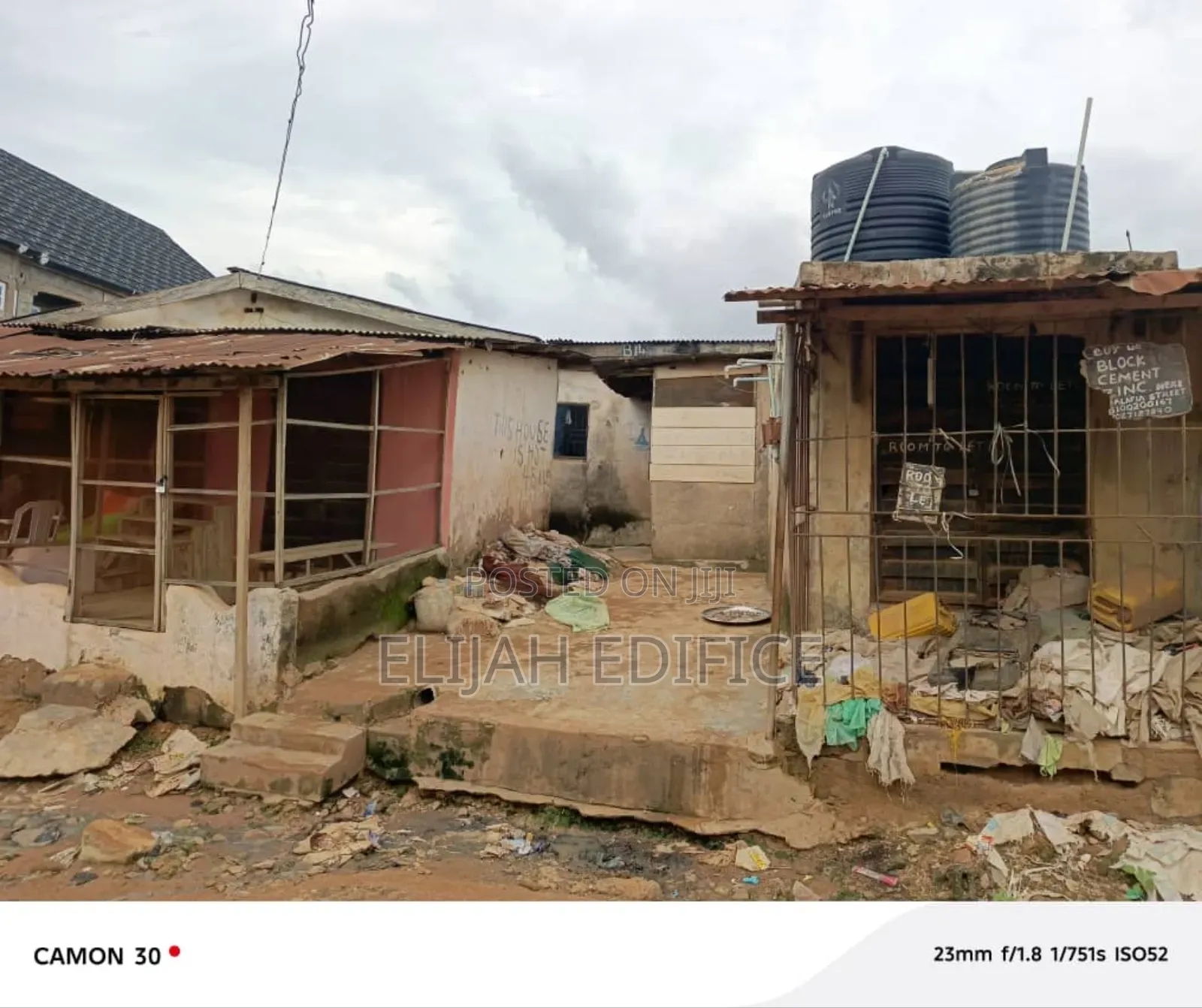 20bdrm Bungalow in Moshalashi, Ifako-Ijaiye for sale
