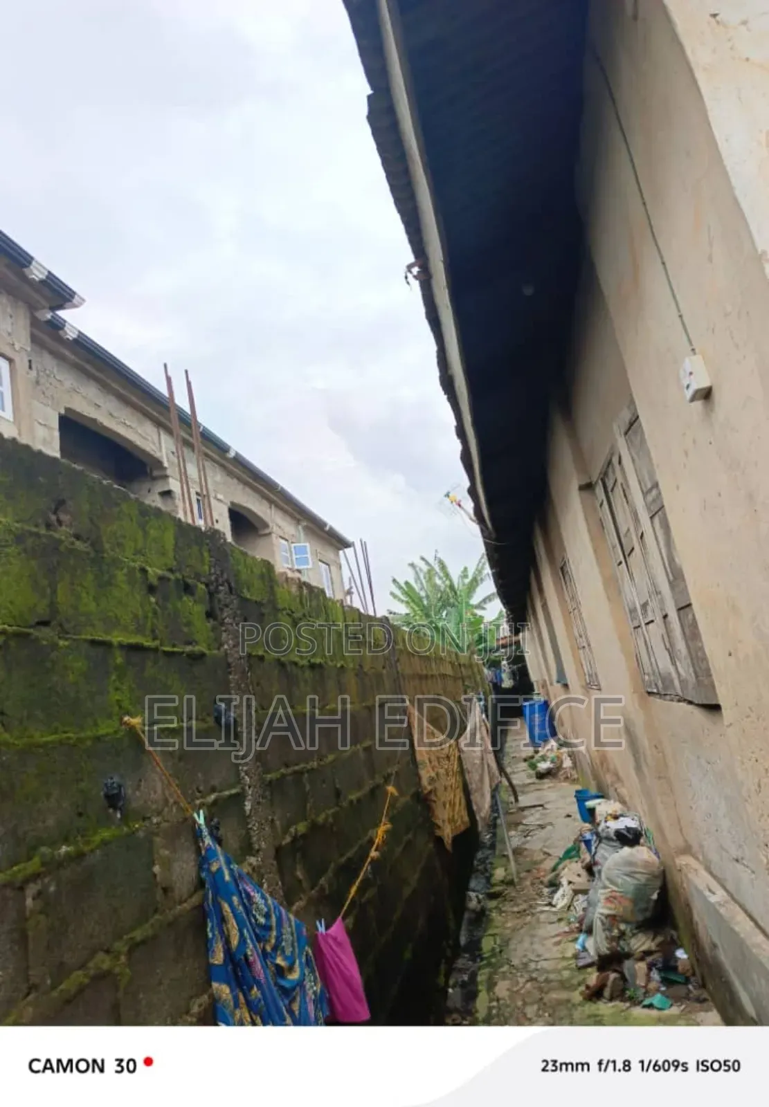 20bdrm Bungalow in Moshalashi, Ifako-Ijaiye for sale