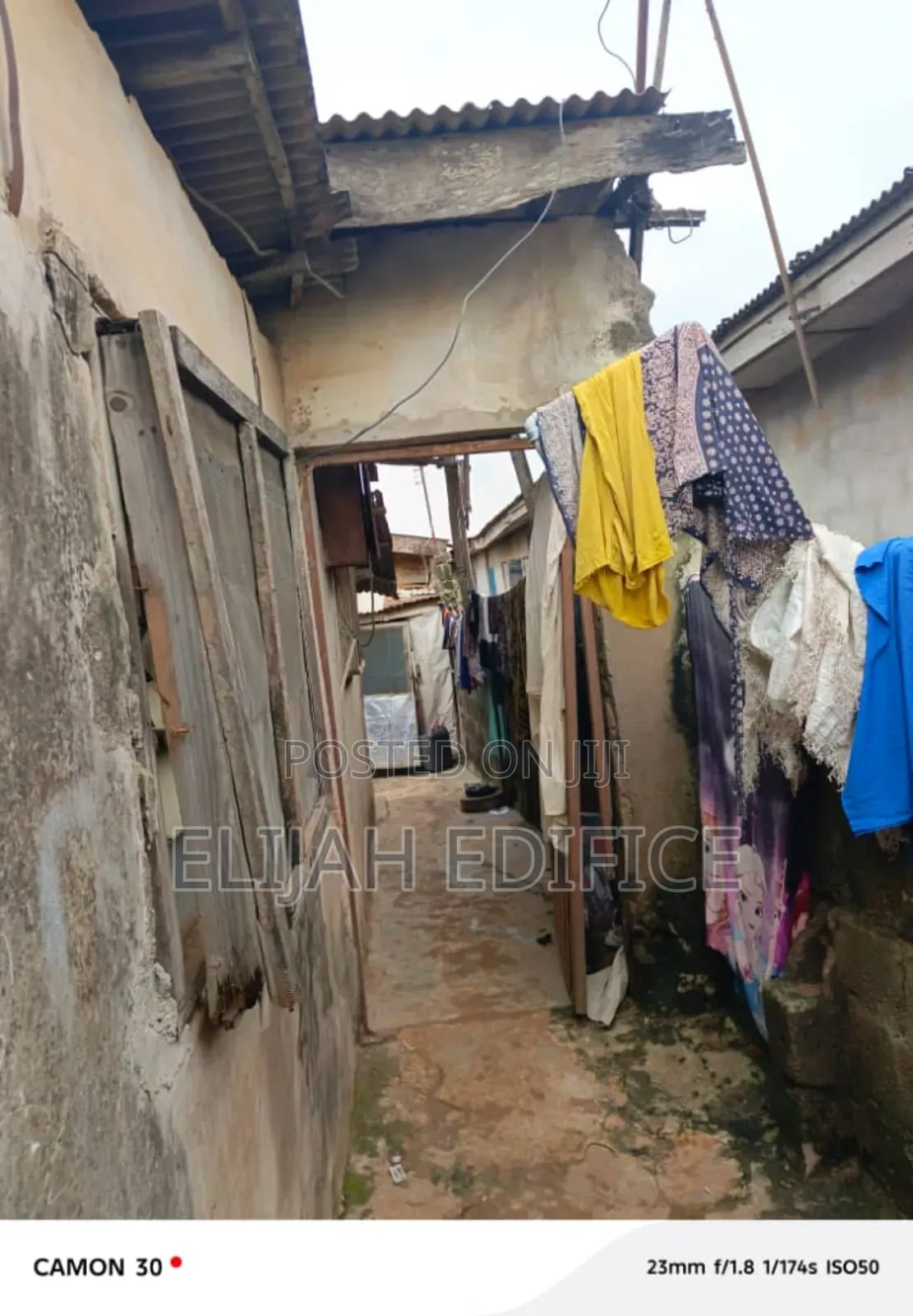 20bdrm Bungalow in Moshalashi, Ifako-Ijaiye for sale
