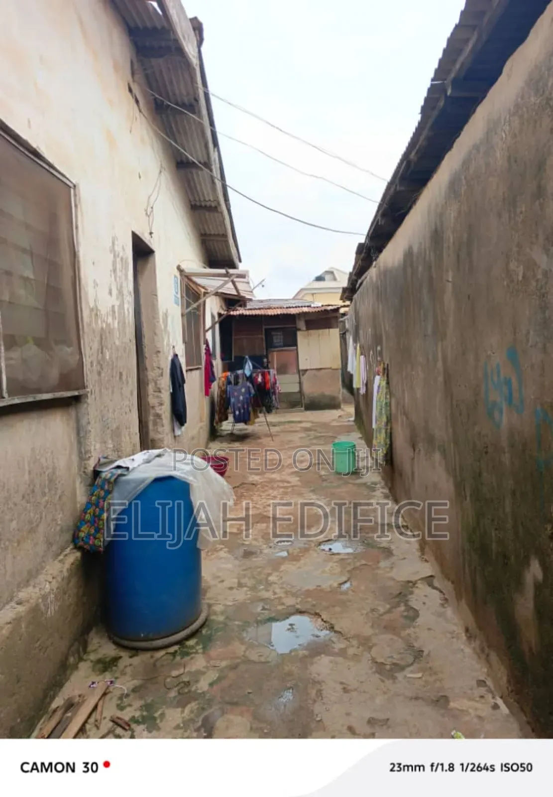 20bdrm Bungalow in Moshalashi, Ifako-Ijaiye for sale
