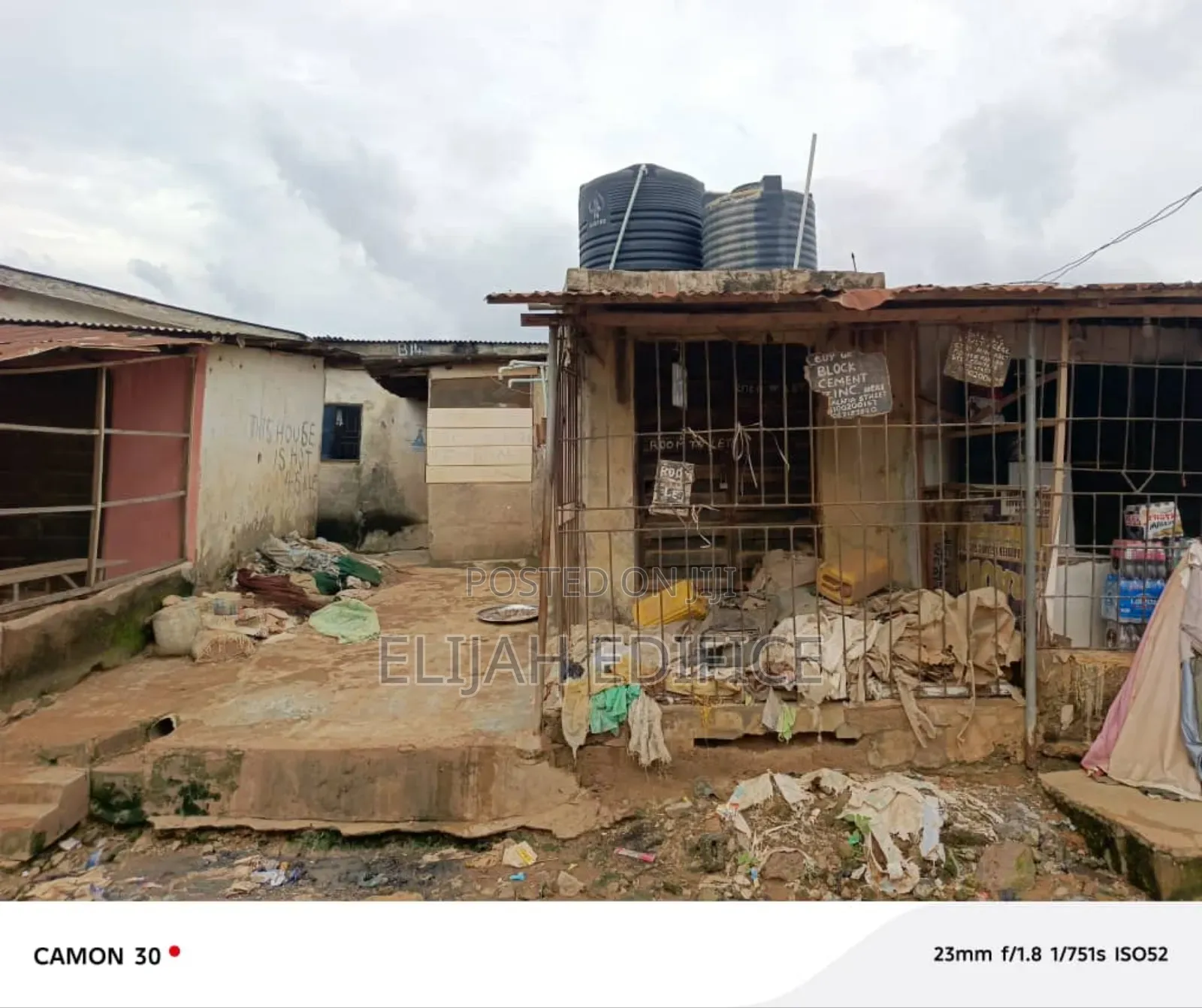 20bdrm Bungalow in Moshalashi, Ifako-Ijaiye for sale