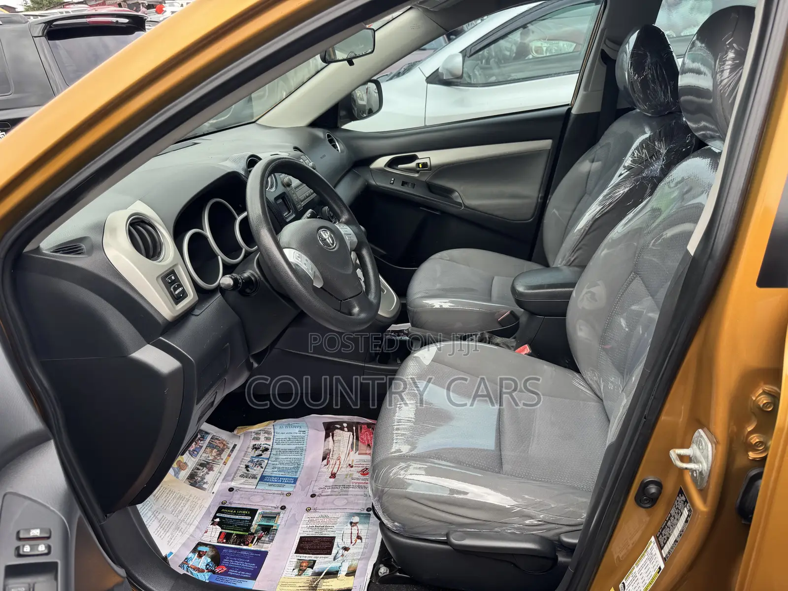 Toyota Matrix Hatchback FWD (1.8L 4cyl 5M) 2010 Gold