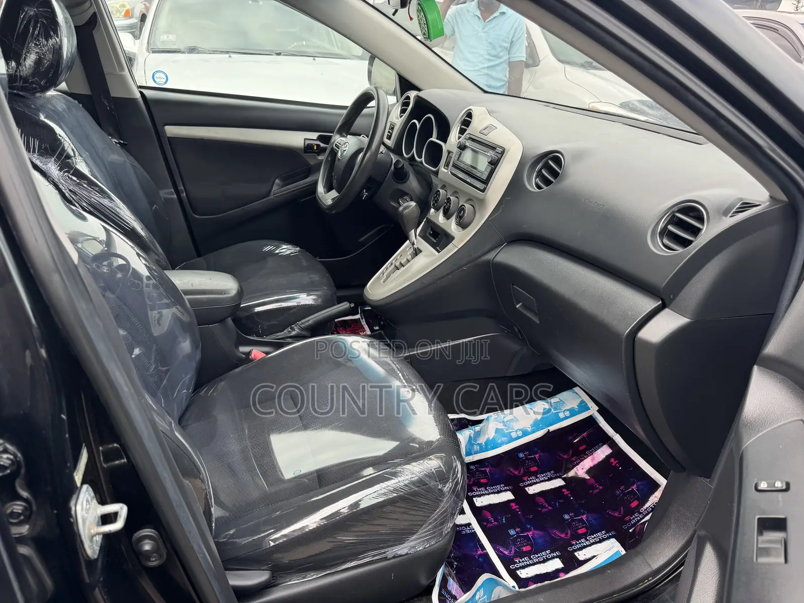 Toyota Matrix S Hatchback FWD (2.4L 4cyl 5A) 2013 Black