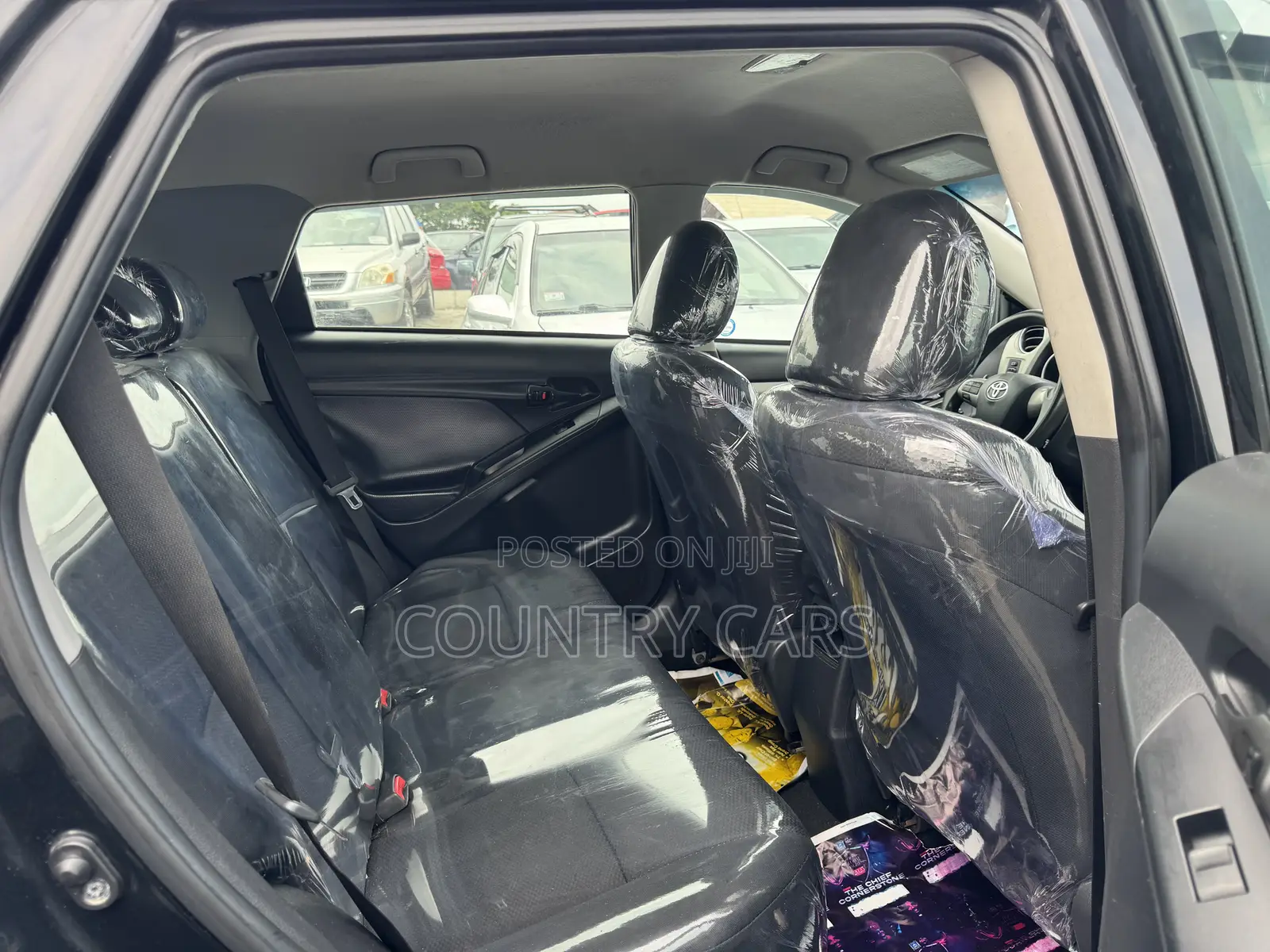 Toyota Matrix S Hatchback FWD (2.4L 4cyl 5A) 2013 Black