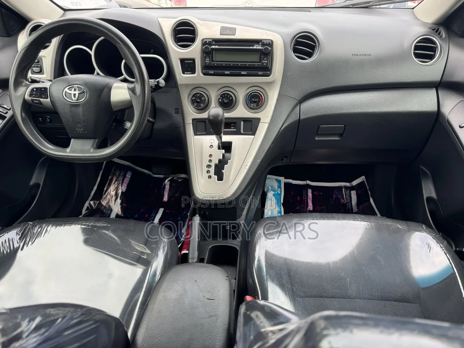 Toyota Matrix S Hatchback FWD (2.4L 4cyl 5A) 2013 Black