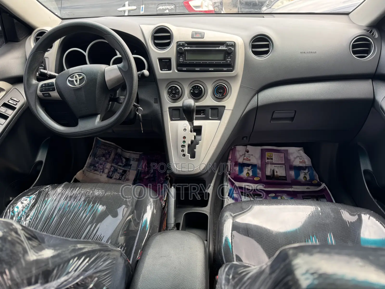 Toyota Matrix L Hatchback FWD (1.8L 4cyl 5M) 2013 Gray