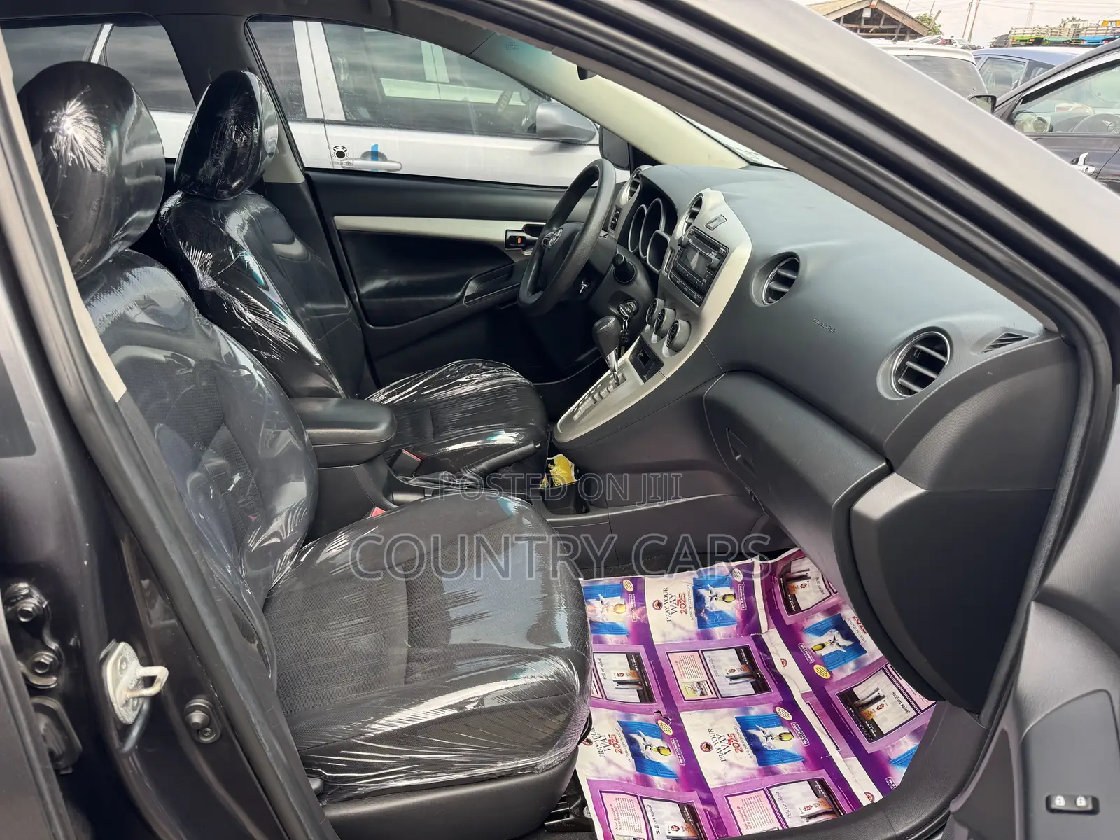 Toyota Matrix L Hatchback FWD (1.8L 4cyl 5M) 2013 Gray