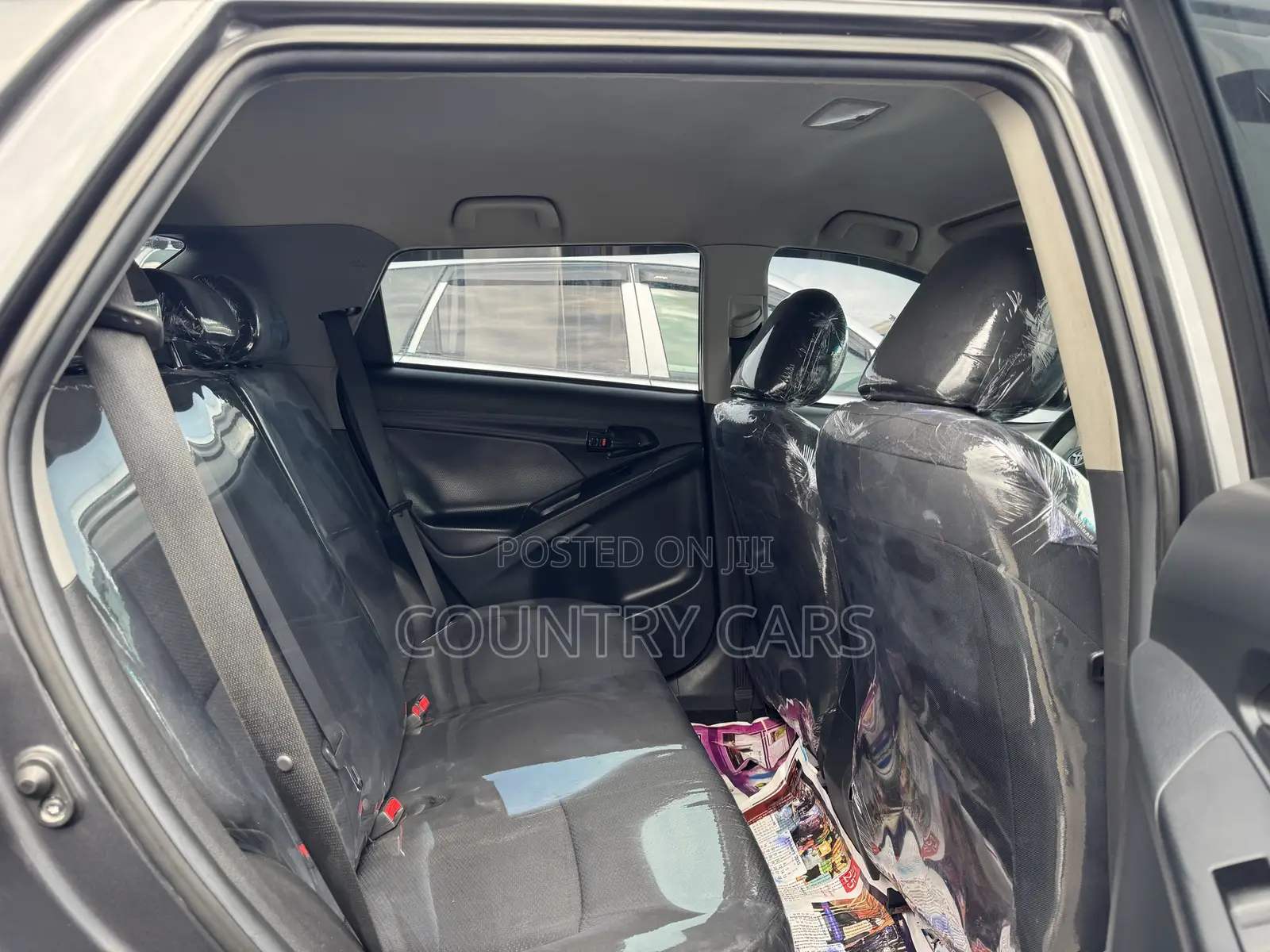 Toyota Matrix L Hatchback FWD (1.8L 4cyl 5M) 2013 Gray