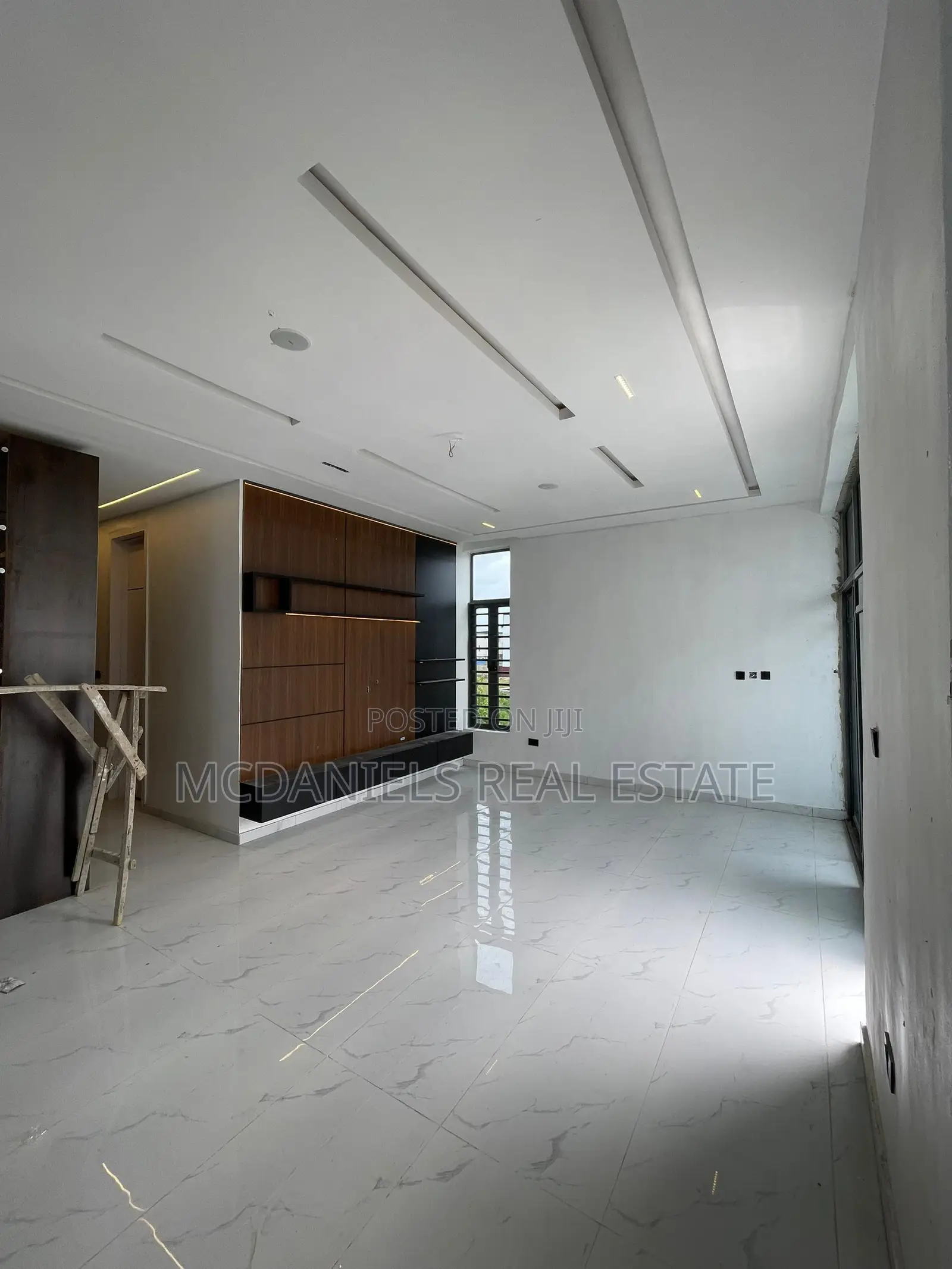 Furnished 5bdrm Duplex in Chevron for sale