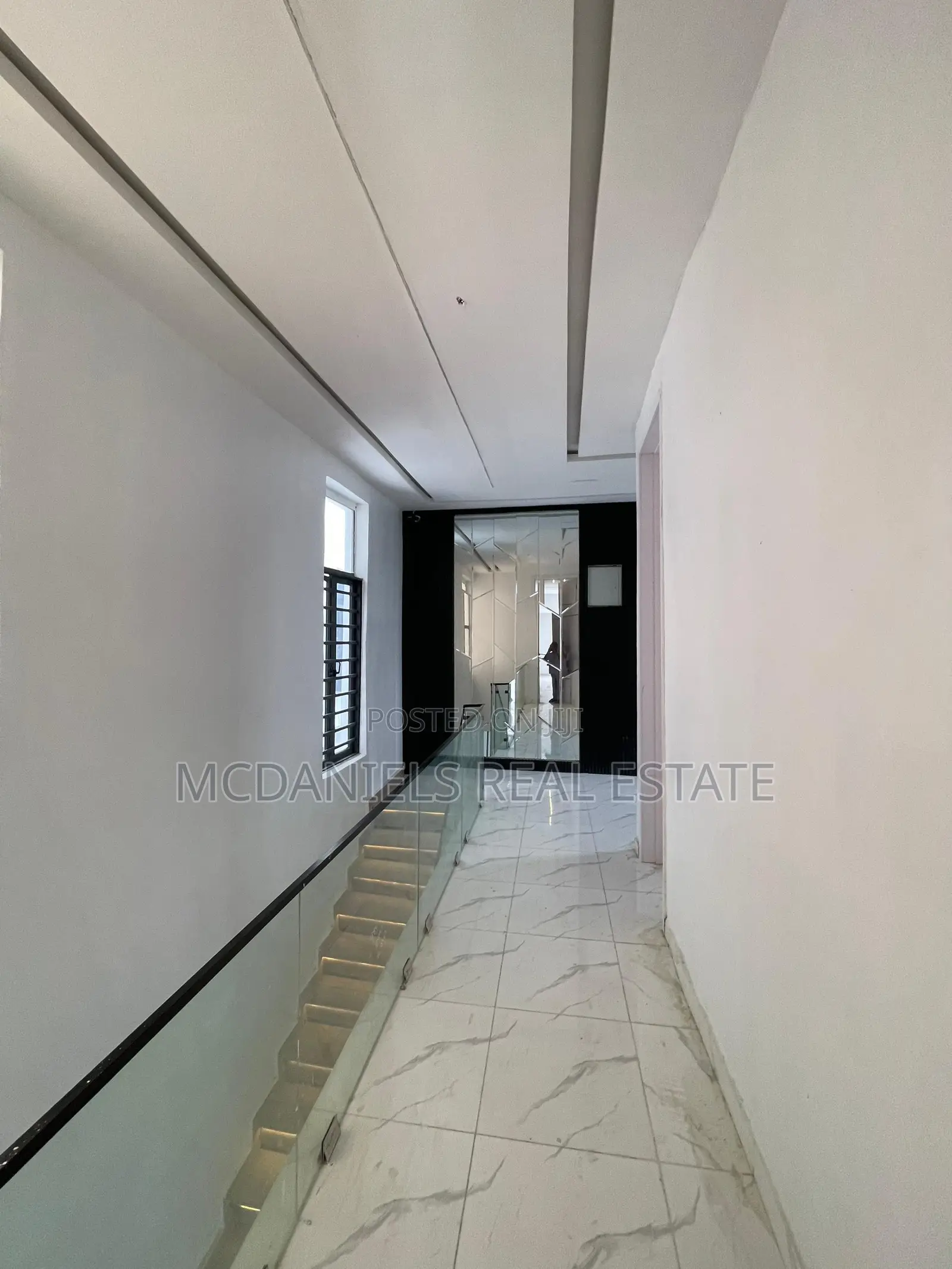 Furnished 5bdrm Duplex in Chevron for sale