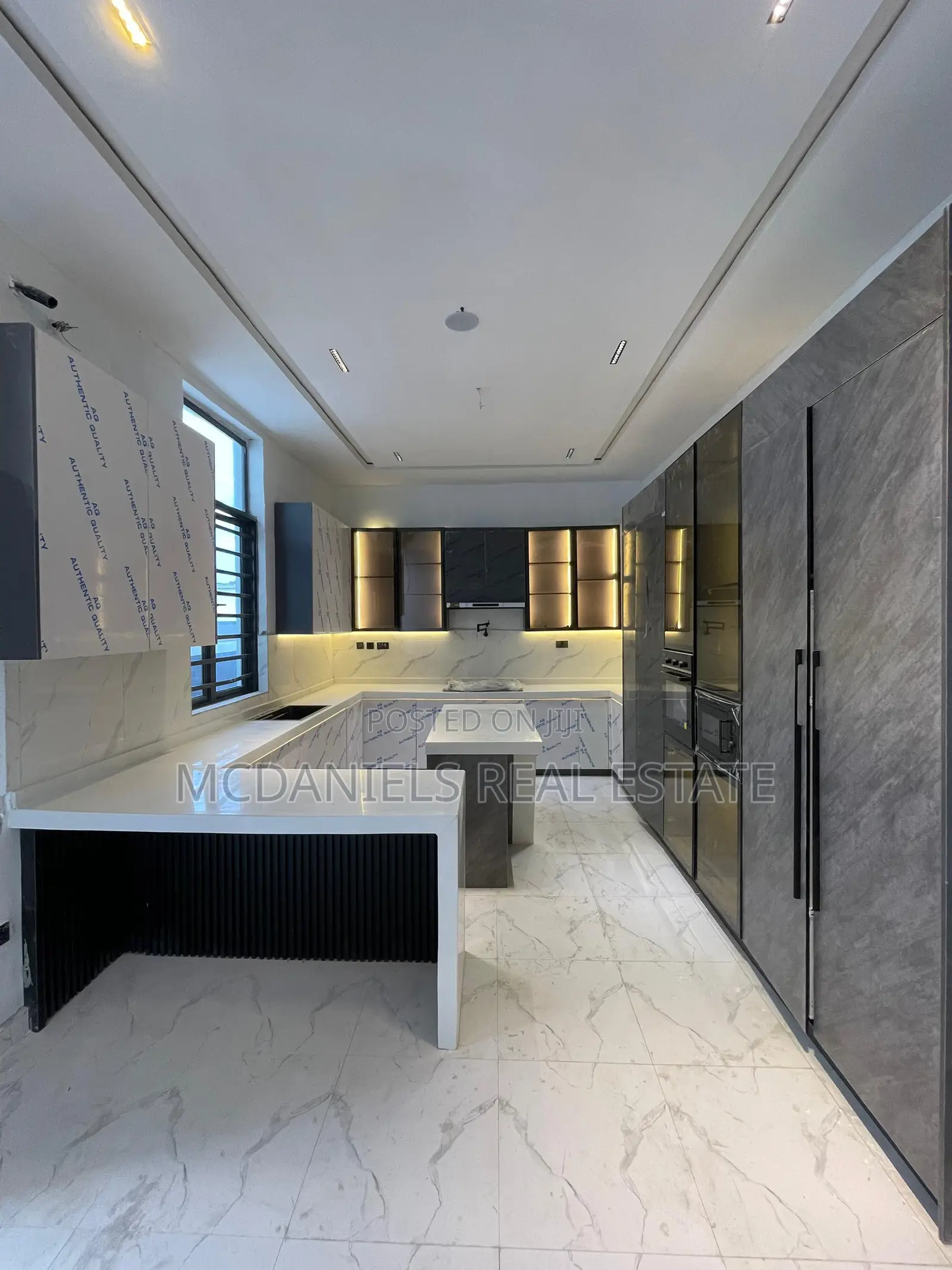 Furnished 5bdrm Duplex in Chevron for sale