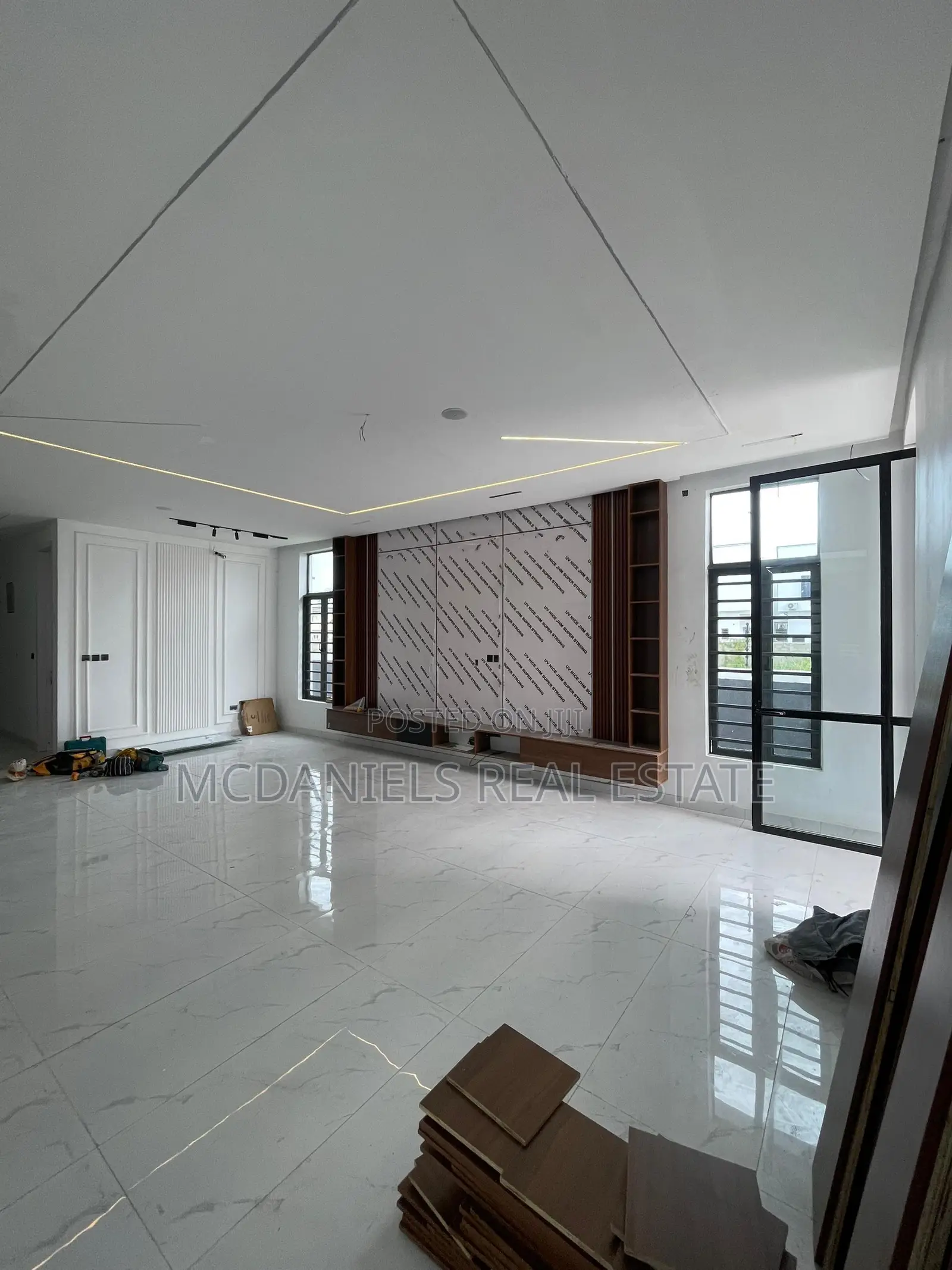 Furnished 5bdrm Duplex in Chevron for sale