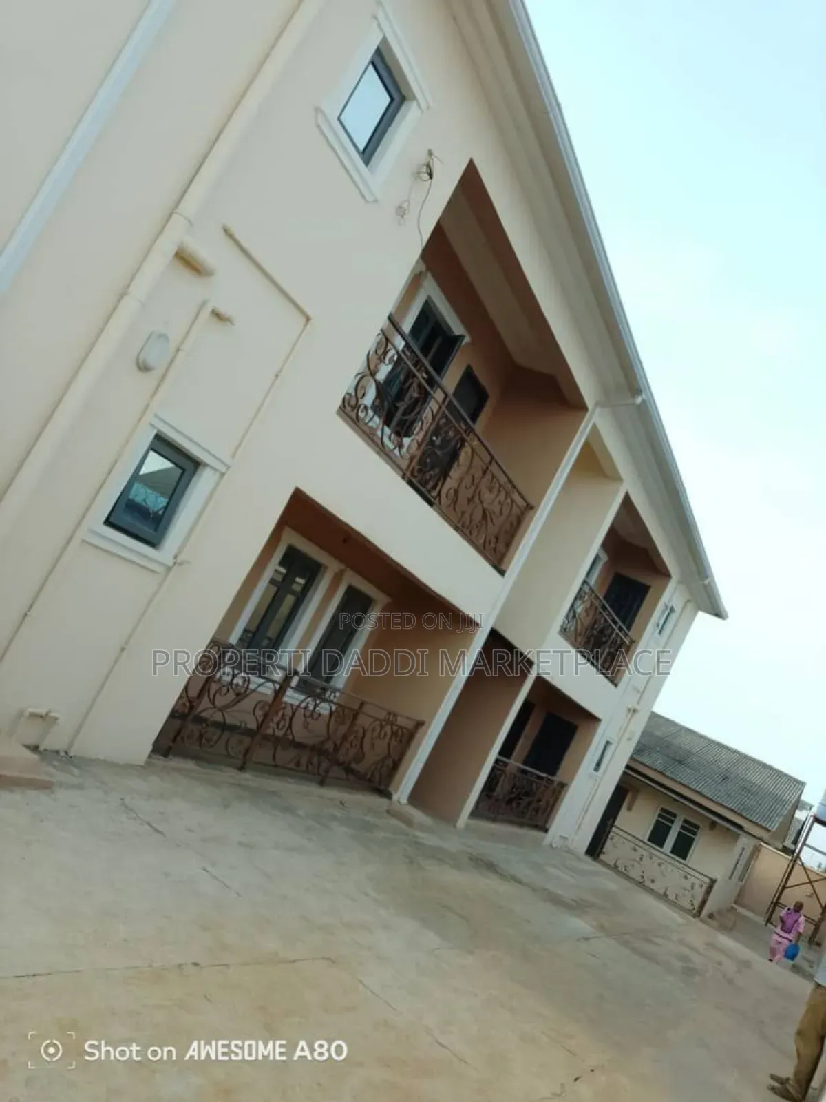 5bdrm Block of Flats in Ayobo for sale