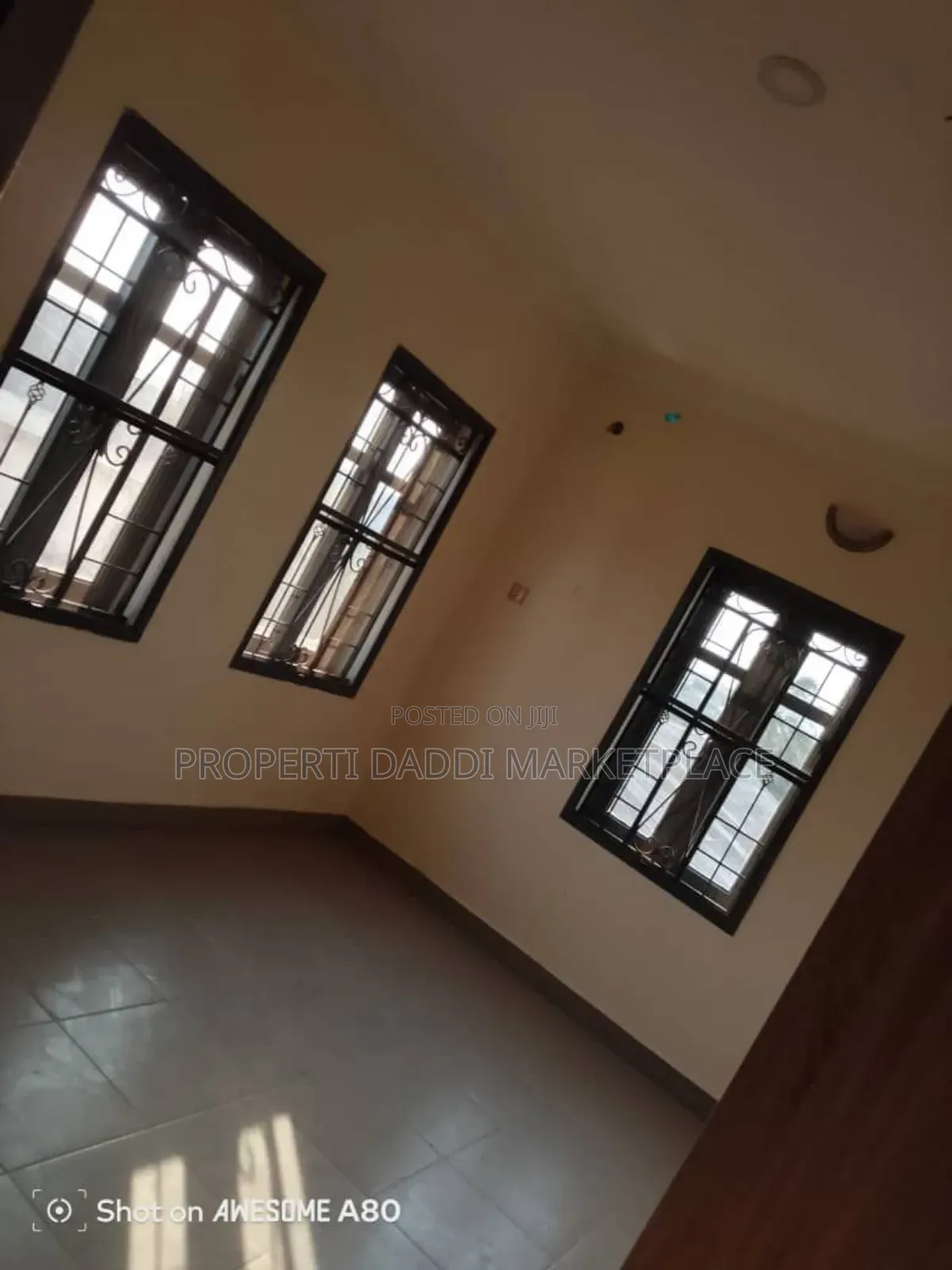 5bdrm Block of Flats in Ayobo for sale