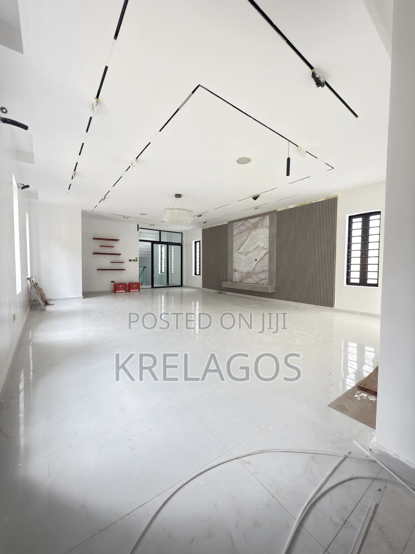 5bdrm Duplex in Chevron for sale