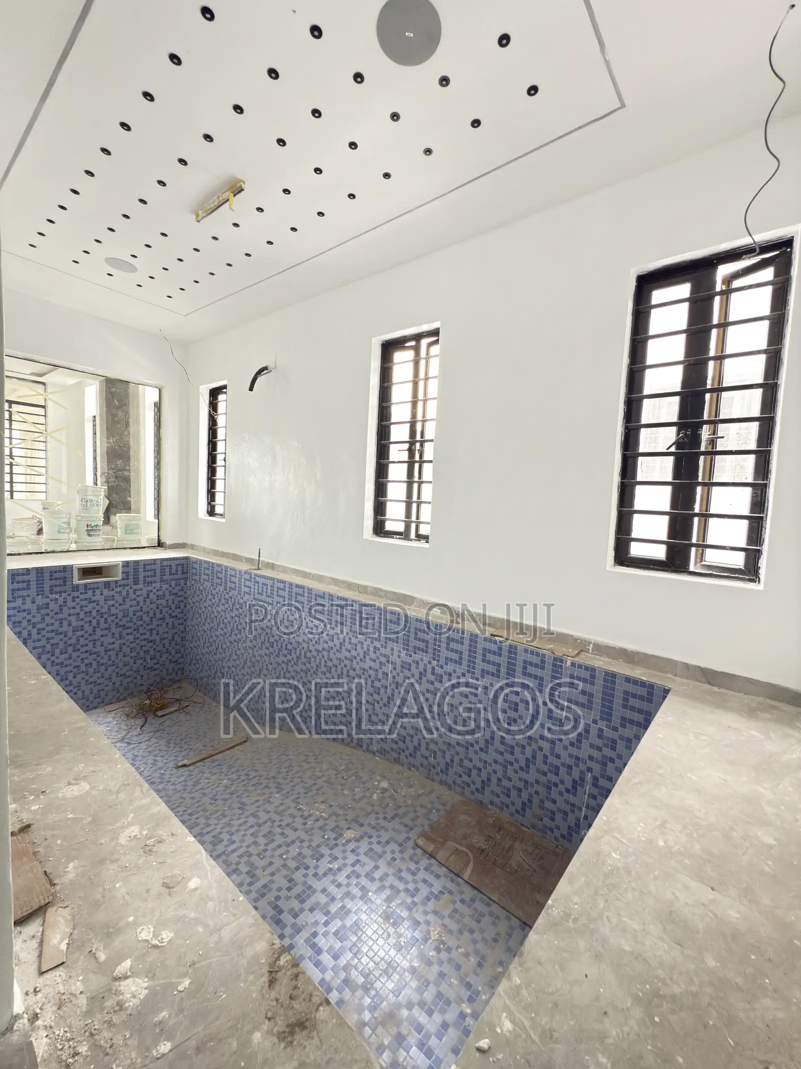 5bdrm Duplex in Chevron for sale