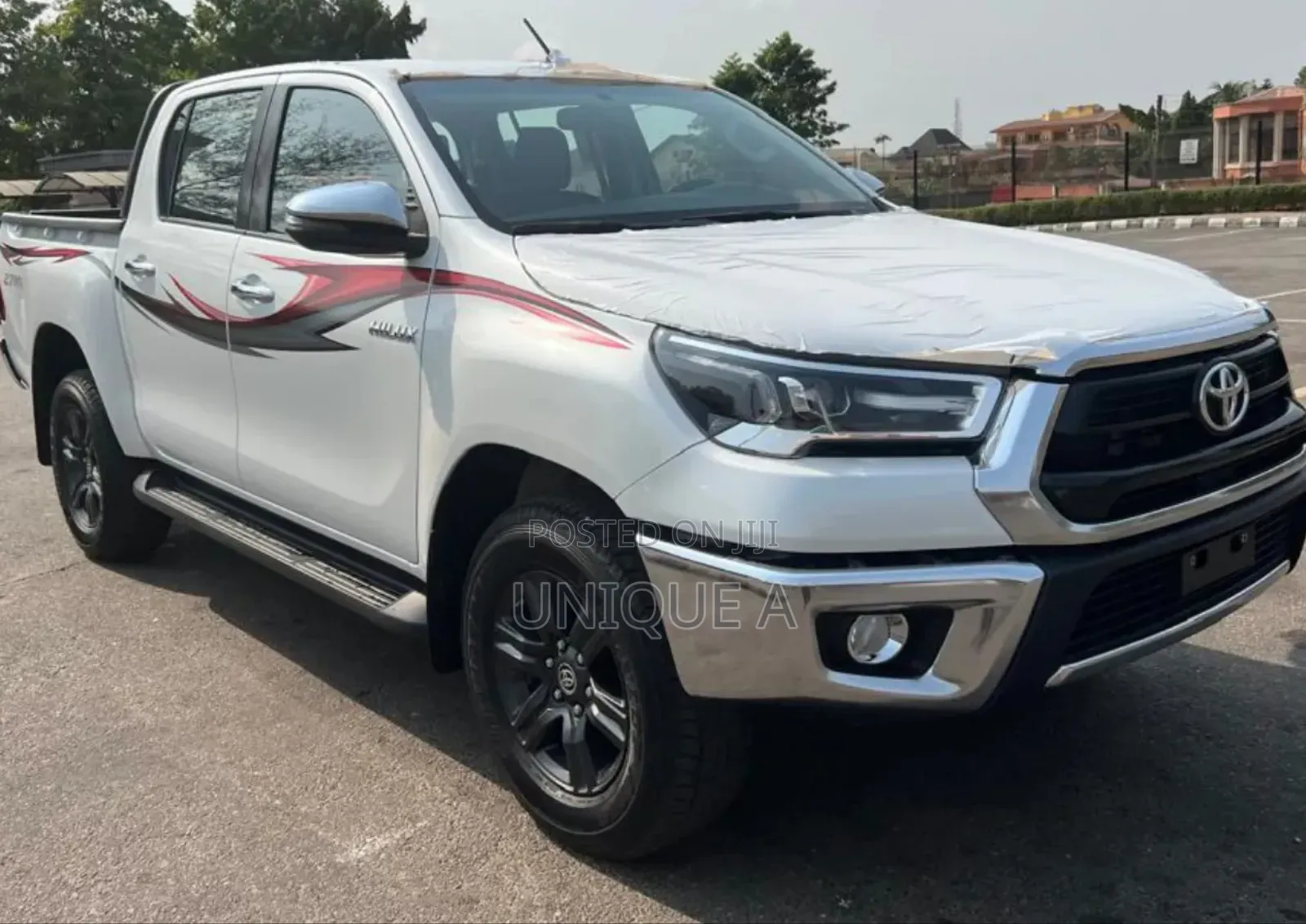 Toyota Hilux 2023 White