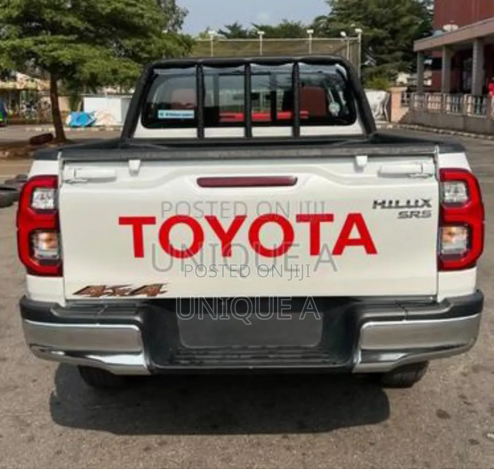 Toyota Hilux 2023 White