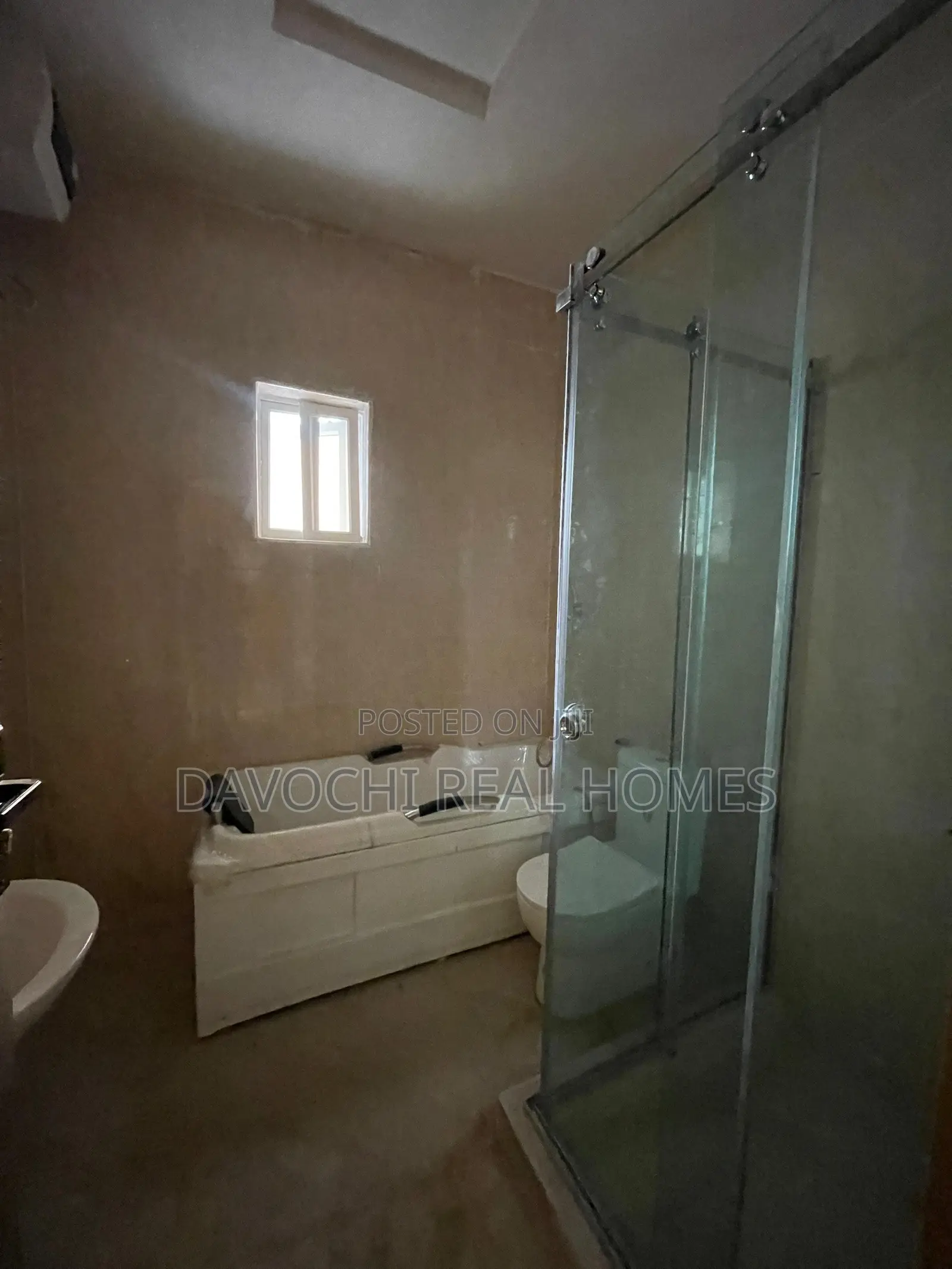 4bdrm Duplex in Conservative Road,, Chevron for rent
