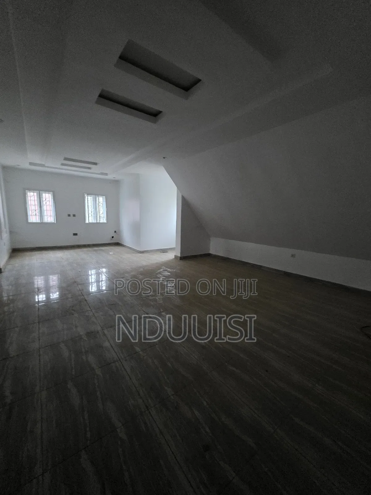 5bdrm Duplex in Idu for sale