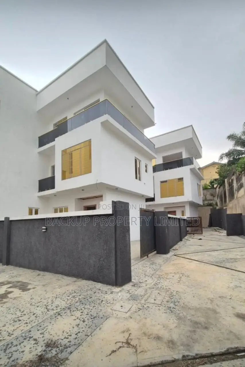 5bdrm Duplex in Opebi for sale