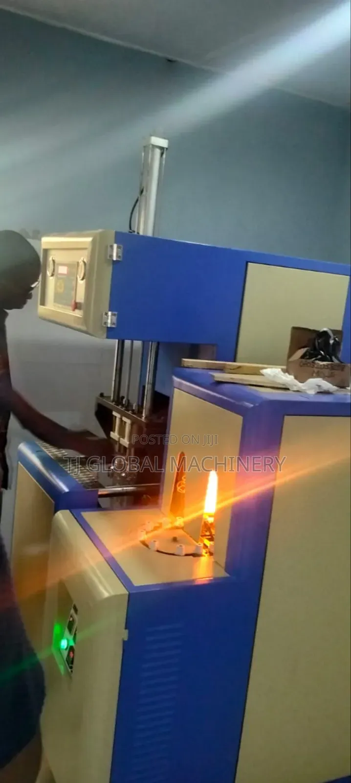 Pet Blower Machine
