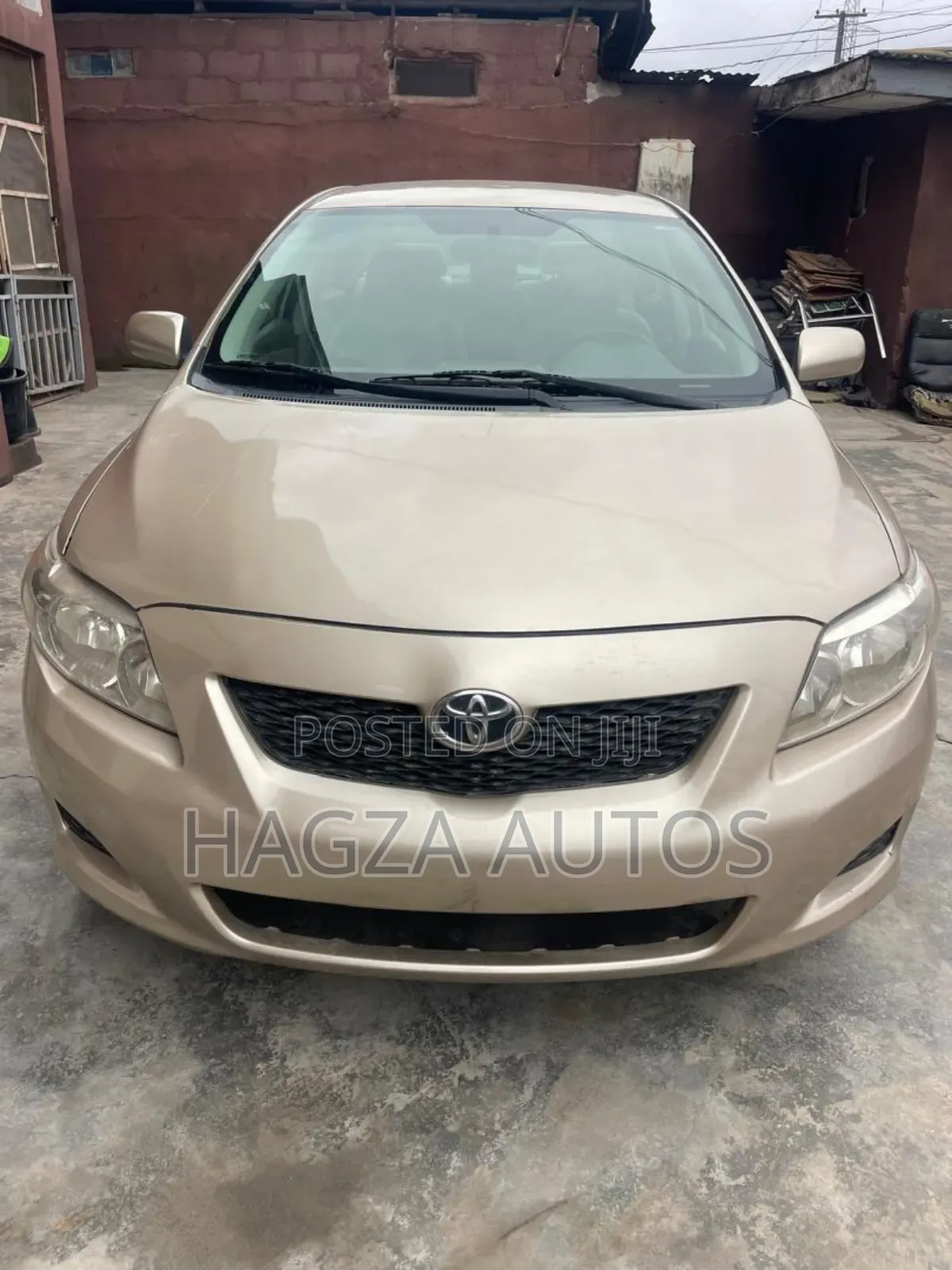 Toyota Corolla LE 4dr Sedan (1.8L 4cyl 4A) 2010 Gold