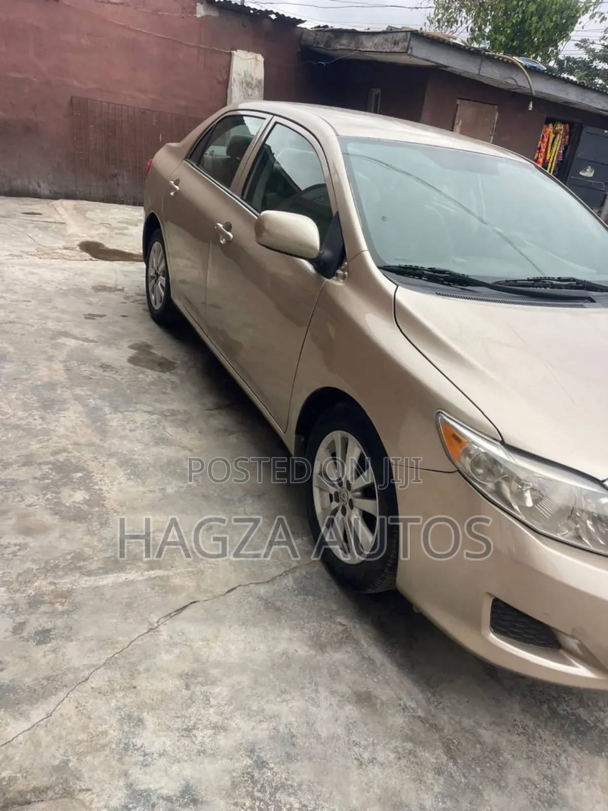 Toyota Corolla LE 4dr Sedan (1.8L 4cyl 4A) 2010 Gold