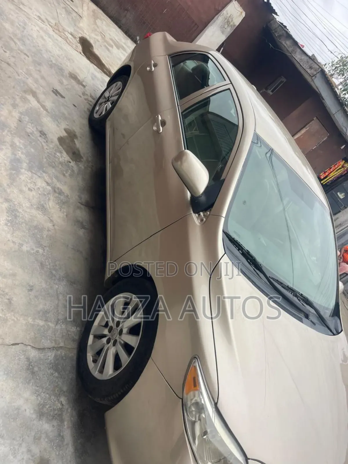 Toyota Corolla LE 4dr Sedan (1.8L 4cyl 4A) 2010 Gold