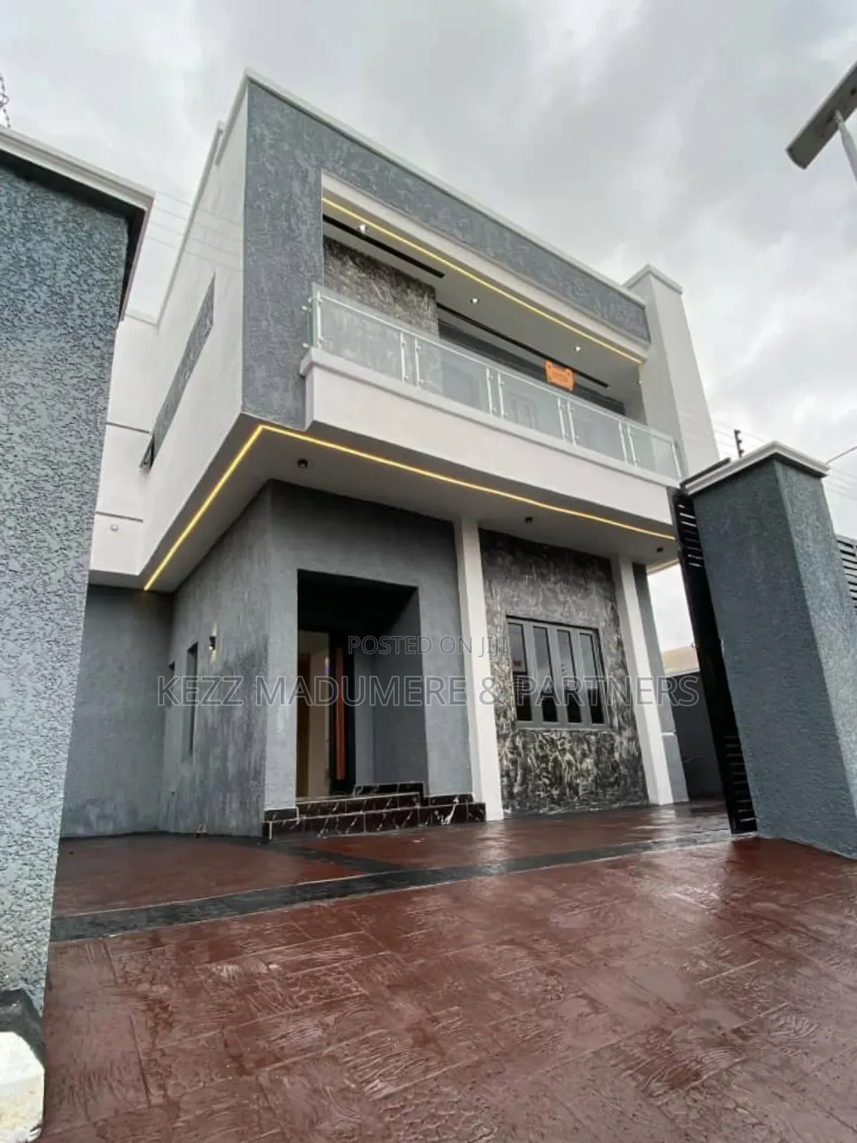 3bdrm Duplex in Gated Estate , for sale