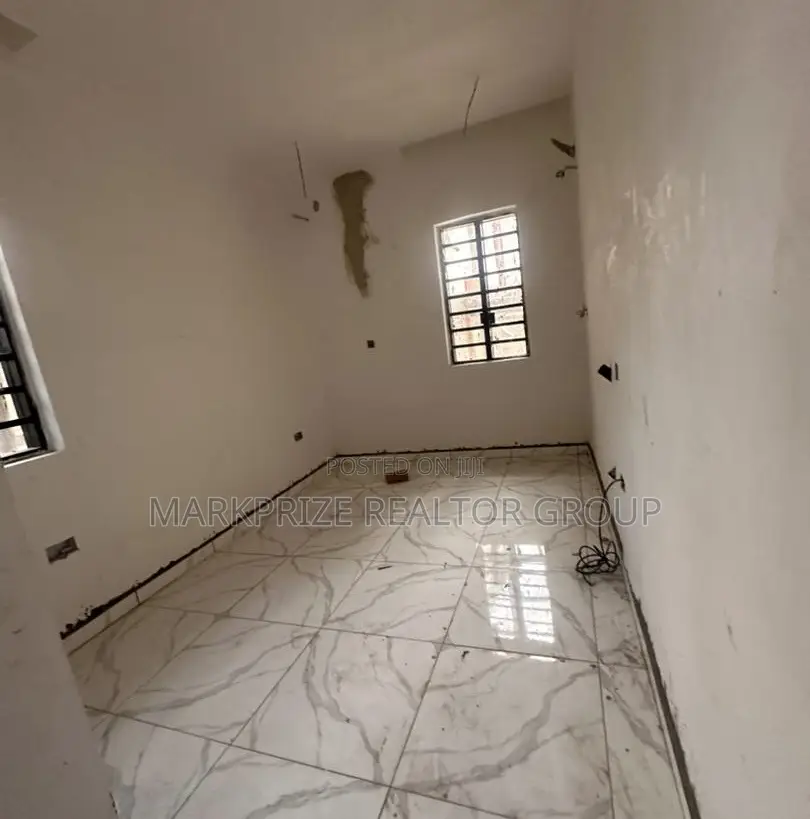 2bdrm Apartment in Ologolo Lekki Lagos for sale