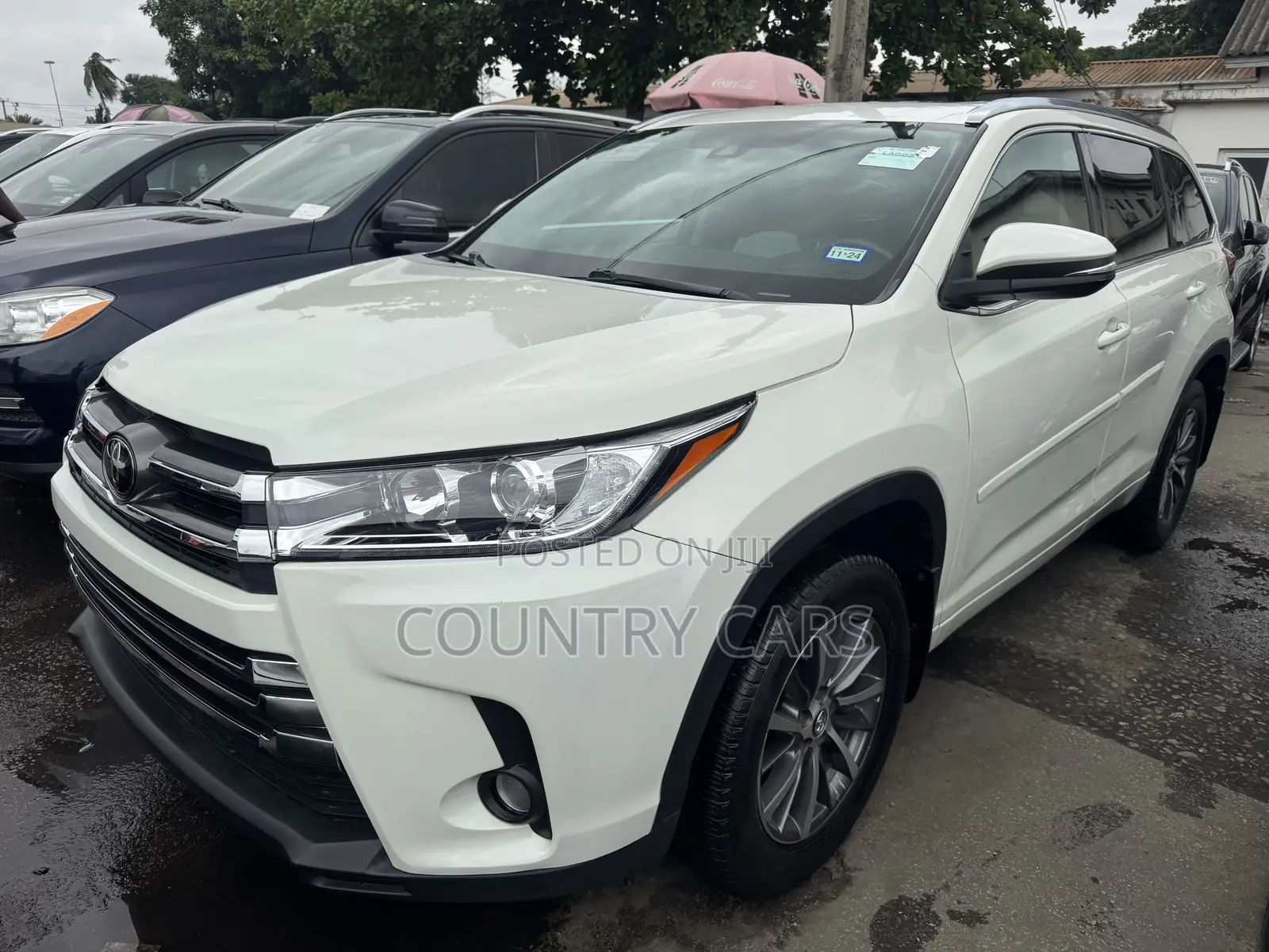 Toyota Highlander XLE 4x4 V6 (3.5L 6cyl 8A) 2017 White