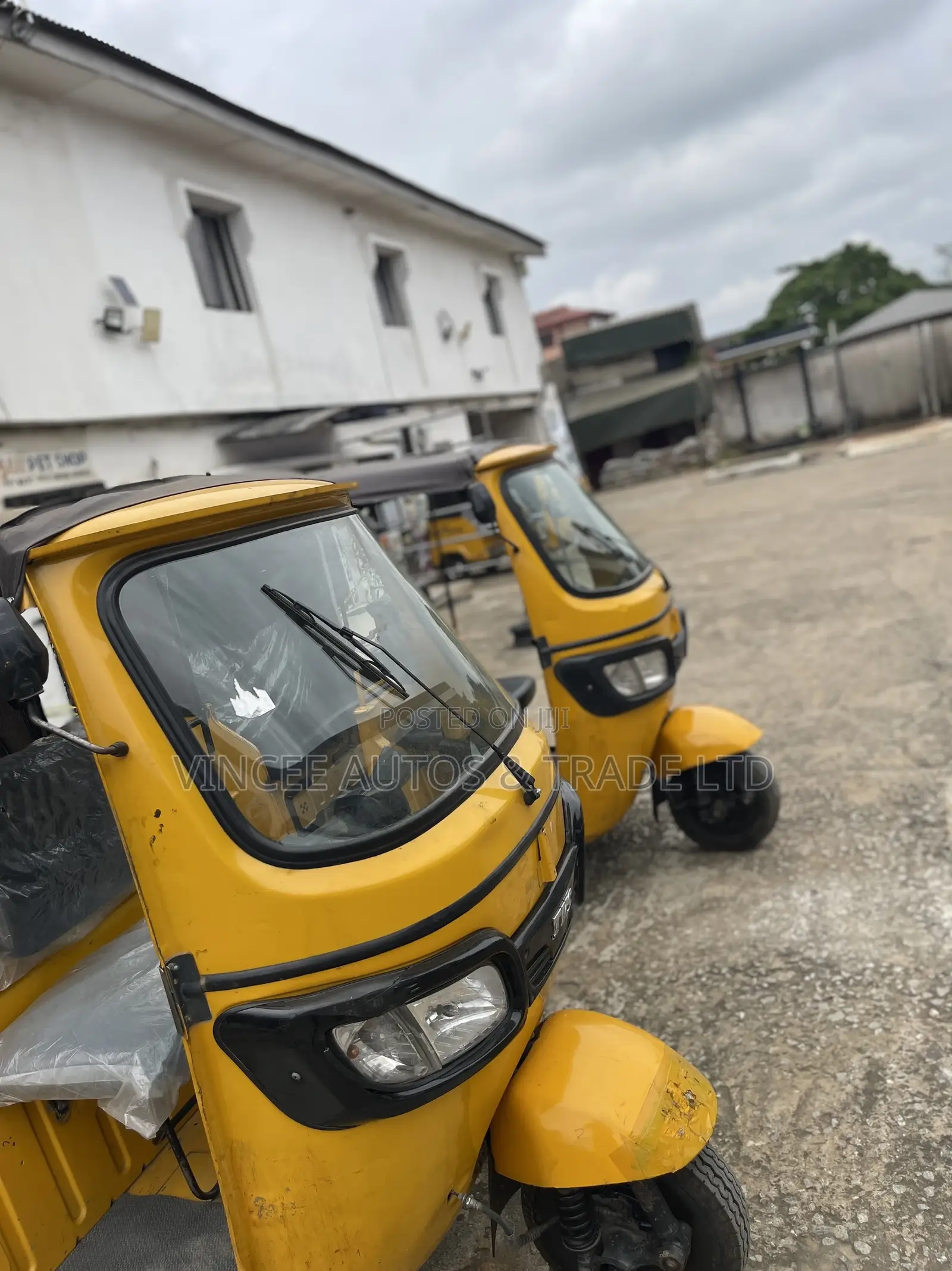 TVS King Cargo 2022 Yellow
