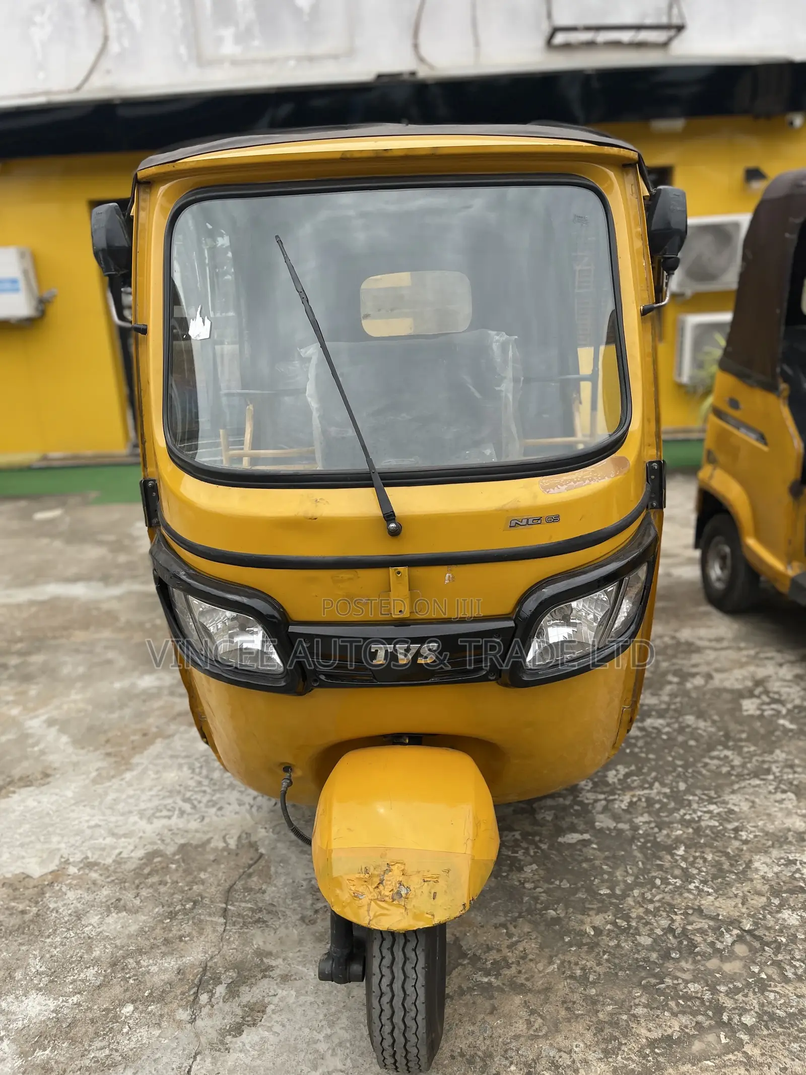 TVS King Cargo 2022 Yellow