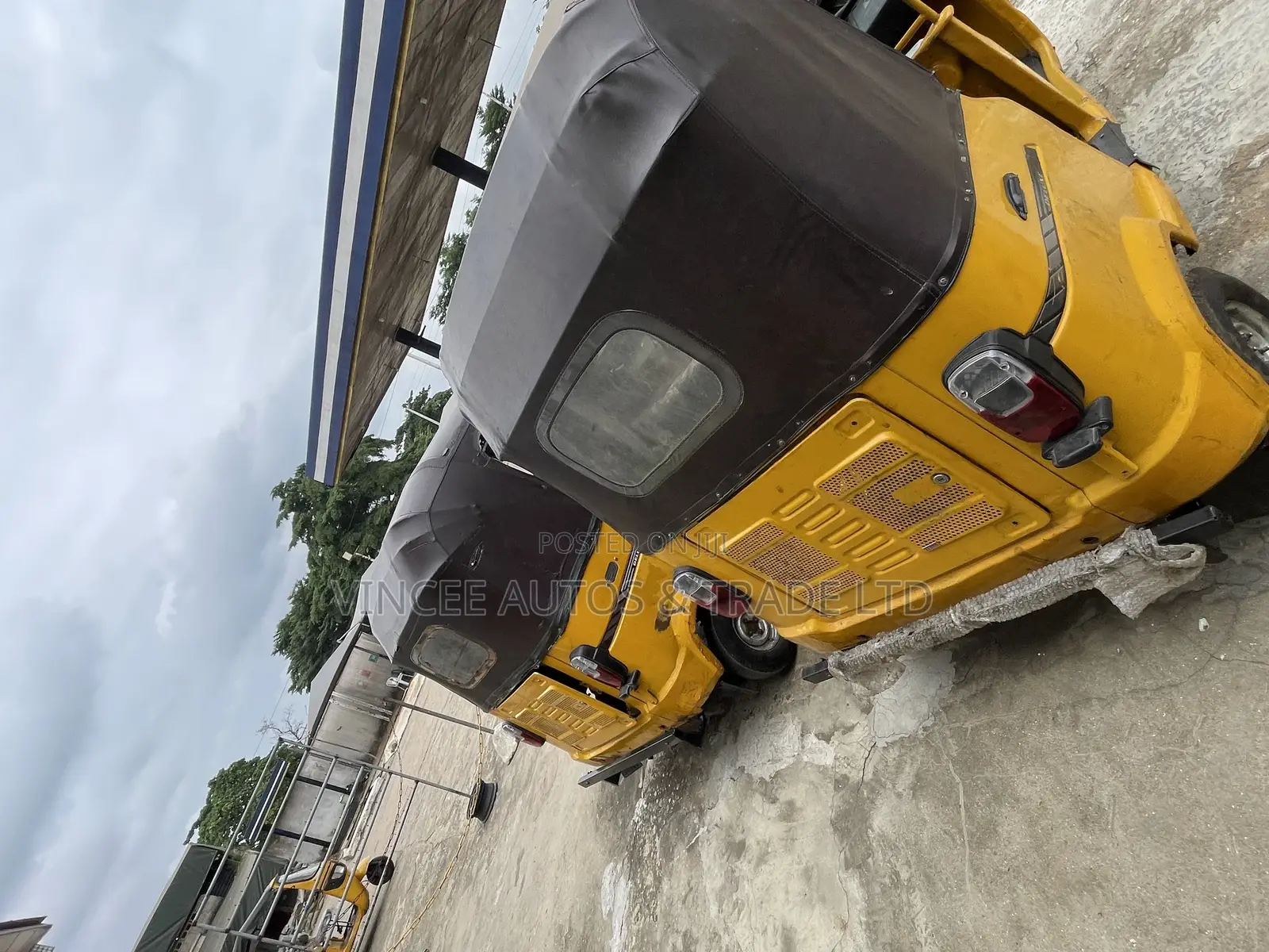 TVS King Cargo 2022 Yellow